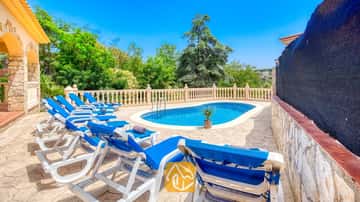 Typisch spanische Villa mit Pool und Fußweg zum Zentrum und zum Strand!