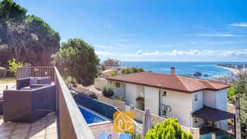 Wunderschöne Villa mit atemberaubendem Blick über die schöne Gegend und Costa Brava!