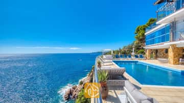 Beleef uw droomvakantie in deze villa op de klif met adembenemend zeezicht!