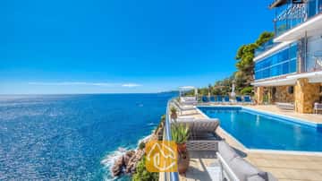 Beleef uw droomvakantie in deze villa op de klif met adembenemend zeezicht!