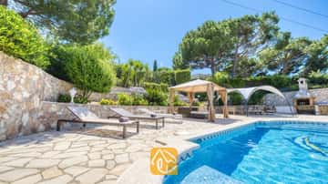 Wunderbare Familienvilla mit privatem Pool und alles zu Fuß erreichbar!
