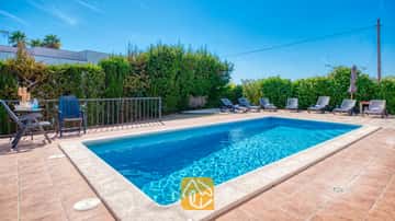 A las afueras del bullicioso centro de Lloret de Mar, se encuentra Villa Yara. Piscina privada, lounge y barbacoa.