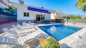 Top villa voor een goede vakantie met je vrienden! Mooi terras met tafeltennistafel en barbecue!
