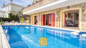 Villa met privé zwembad niet ver van het centrum van Lloret de Mar