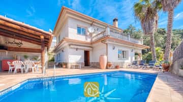 Jolie villa aux allures espagnoles, à seulement 10 minutes à pied de la belle plage de Canyelles !