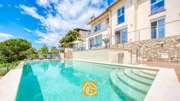 Trakteer uzelf op een vakantie in deze luxe vakantiewoning met een spectaculair uitzicht!