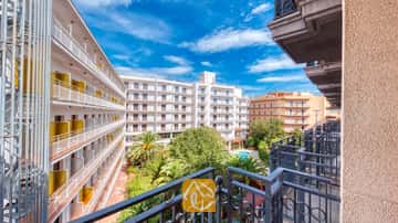 Mooi licht appartement met balkon en gemeenschappelijk zwembad in het centrum van Lloret!