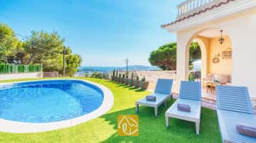 Nieuw! Villa Ibiza - geniet van het mooiste uitzicht over Lloret de Mar en de Middellandse Zee.