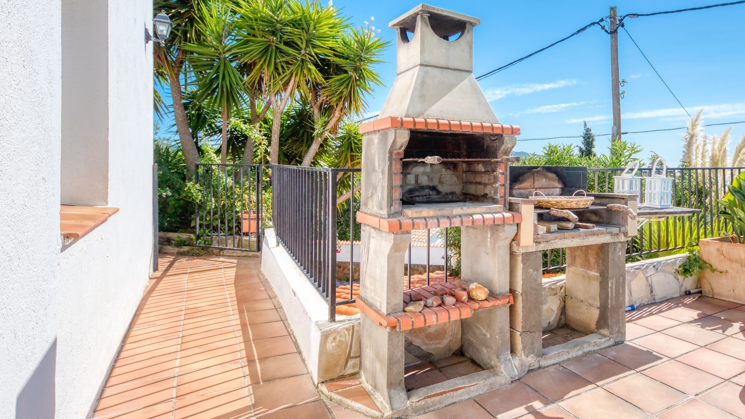Holiday villas Costa Brava Spain - Villa Sofia - BBQ Area