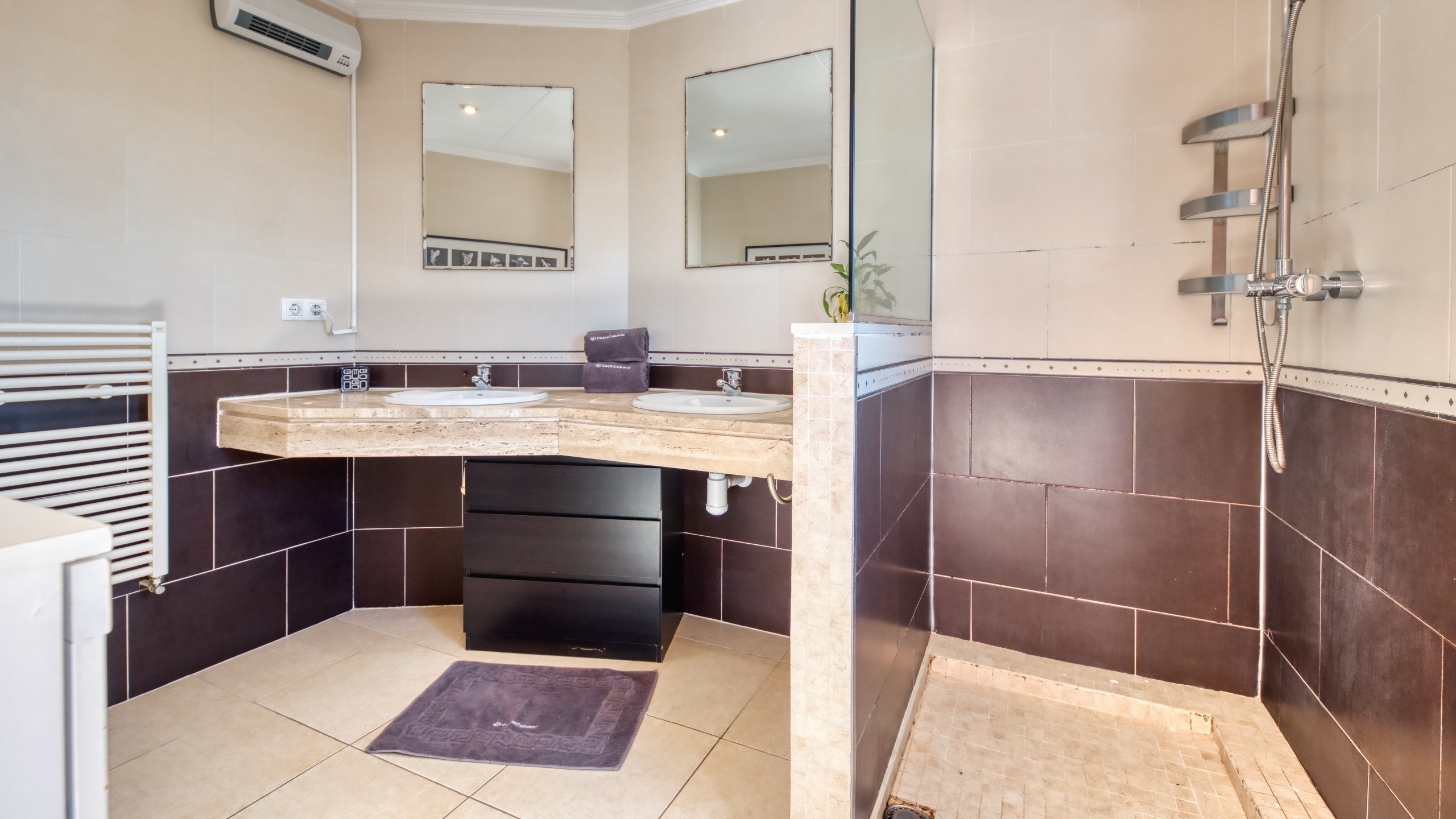 Holiday villas Costa Brava Spain - Villa Sofia - Bathroom
