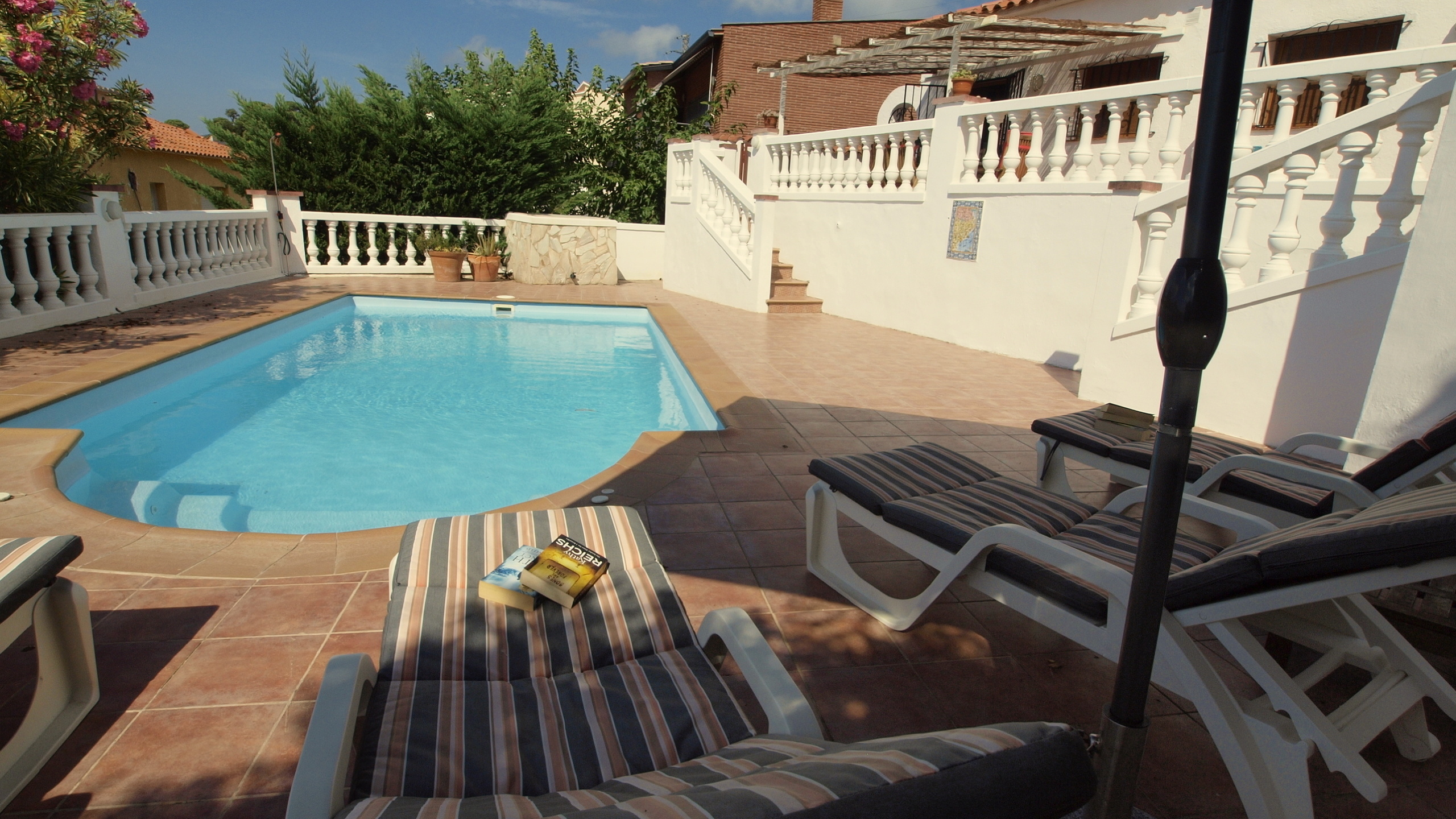 Holiday villas Costa Brava Spain - Oud - Villa Liliana - Sunbeds