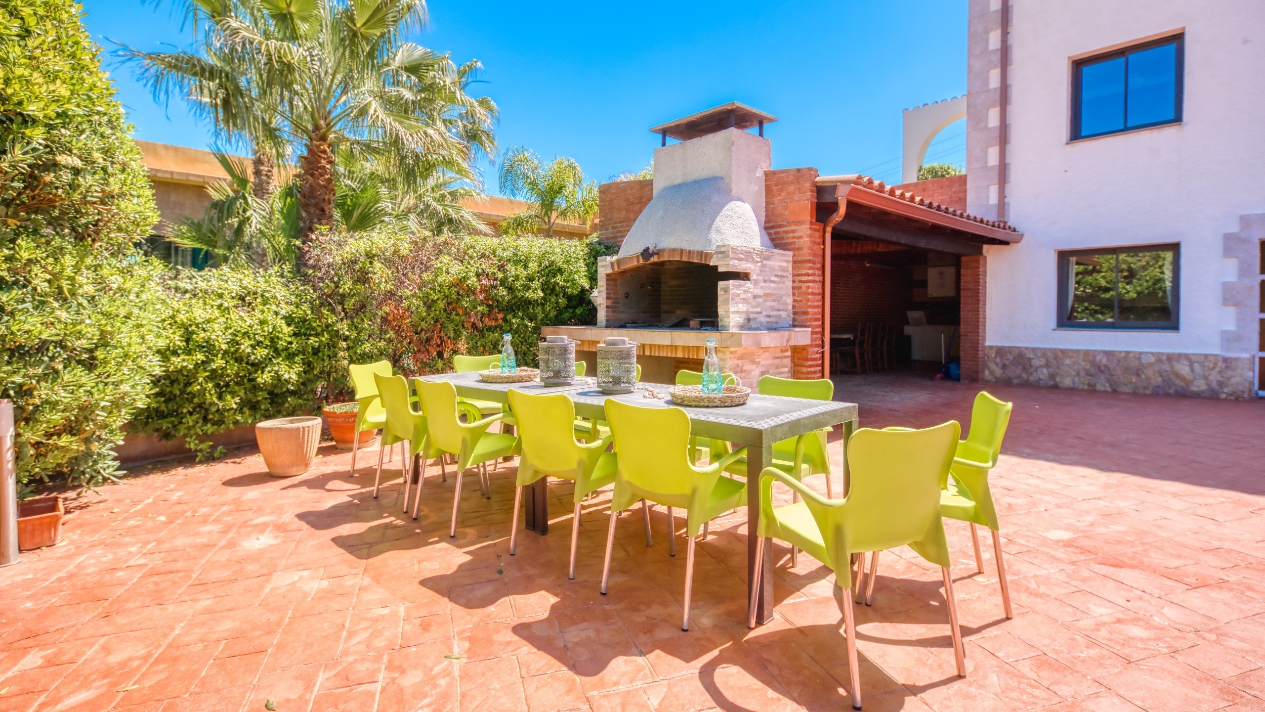 Holiday villas Costa Brava Spain - Villa Jaruco - BBQ Area