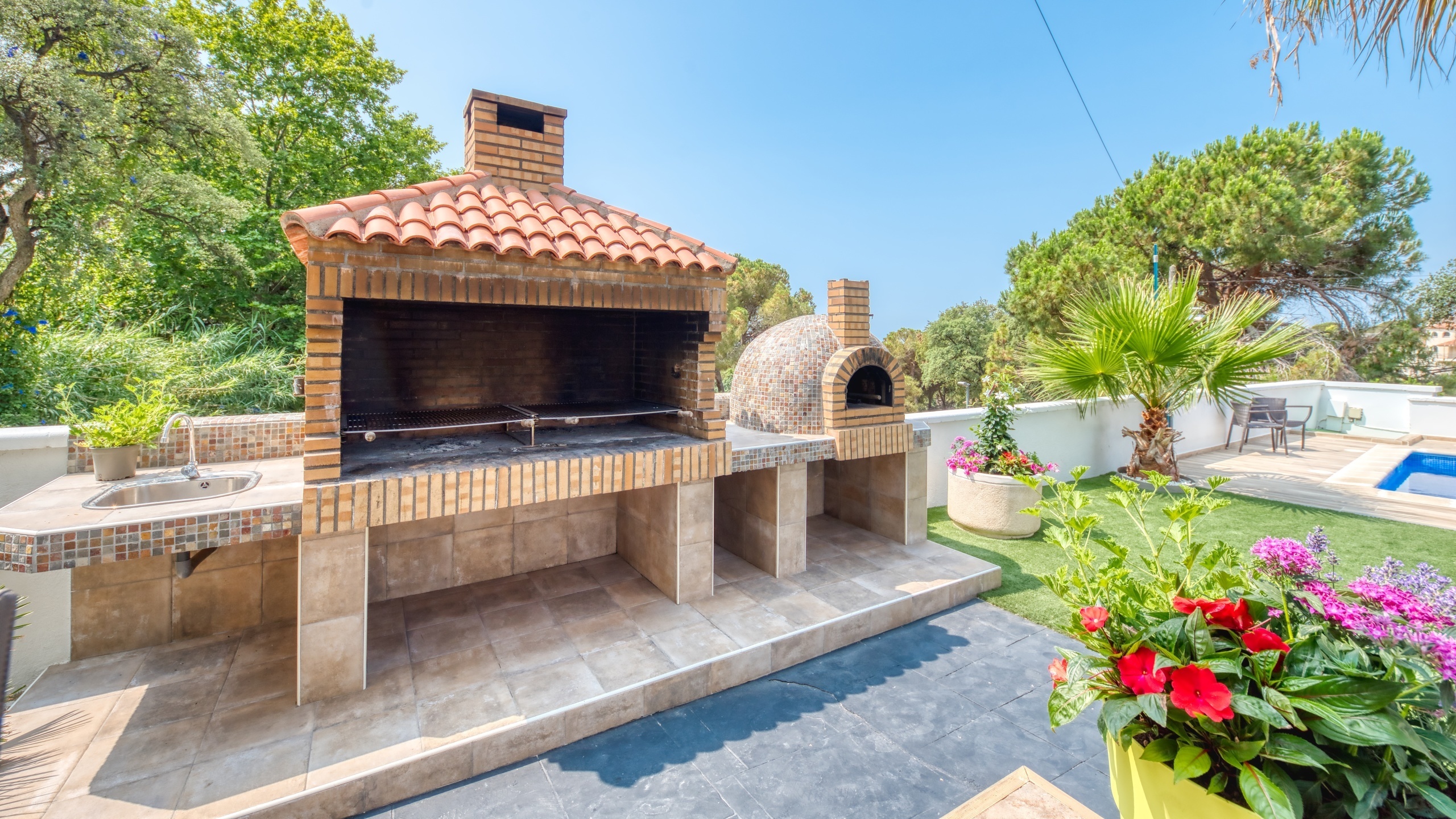 Holiday villas Costa Brava Spain - Villa Marcella - BBQ Area
