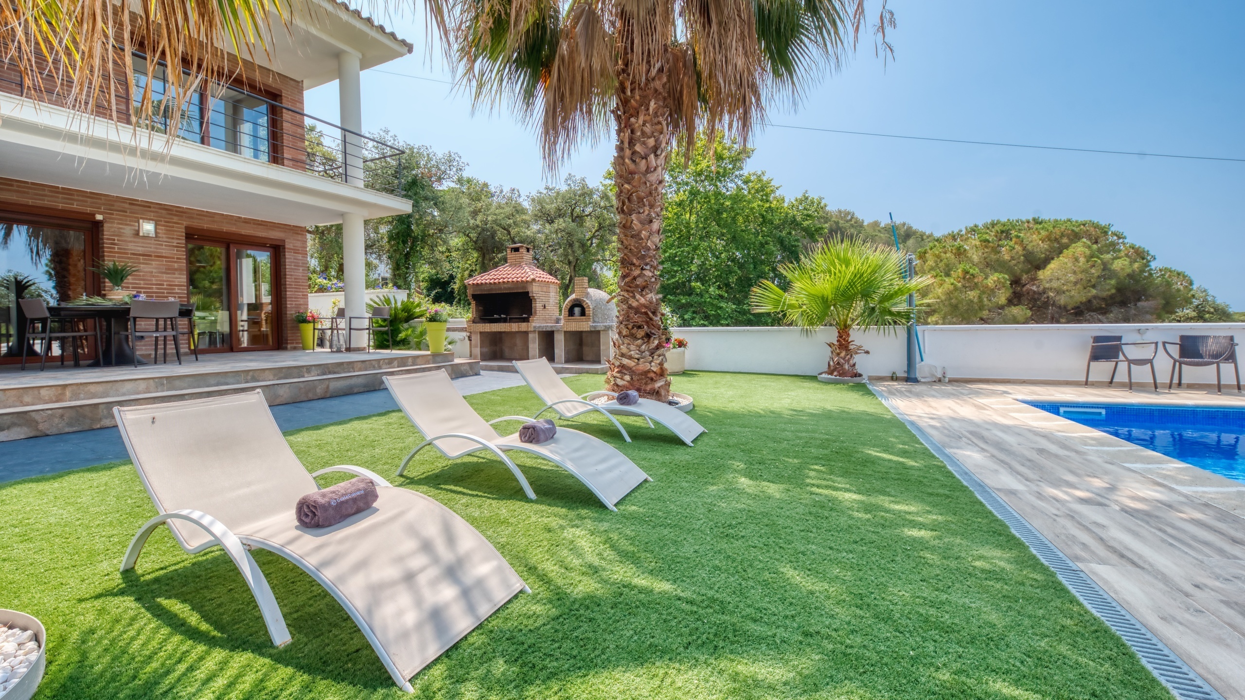 Holiday villa Costa Brava Spain - Villa Marcella - Sunbeds