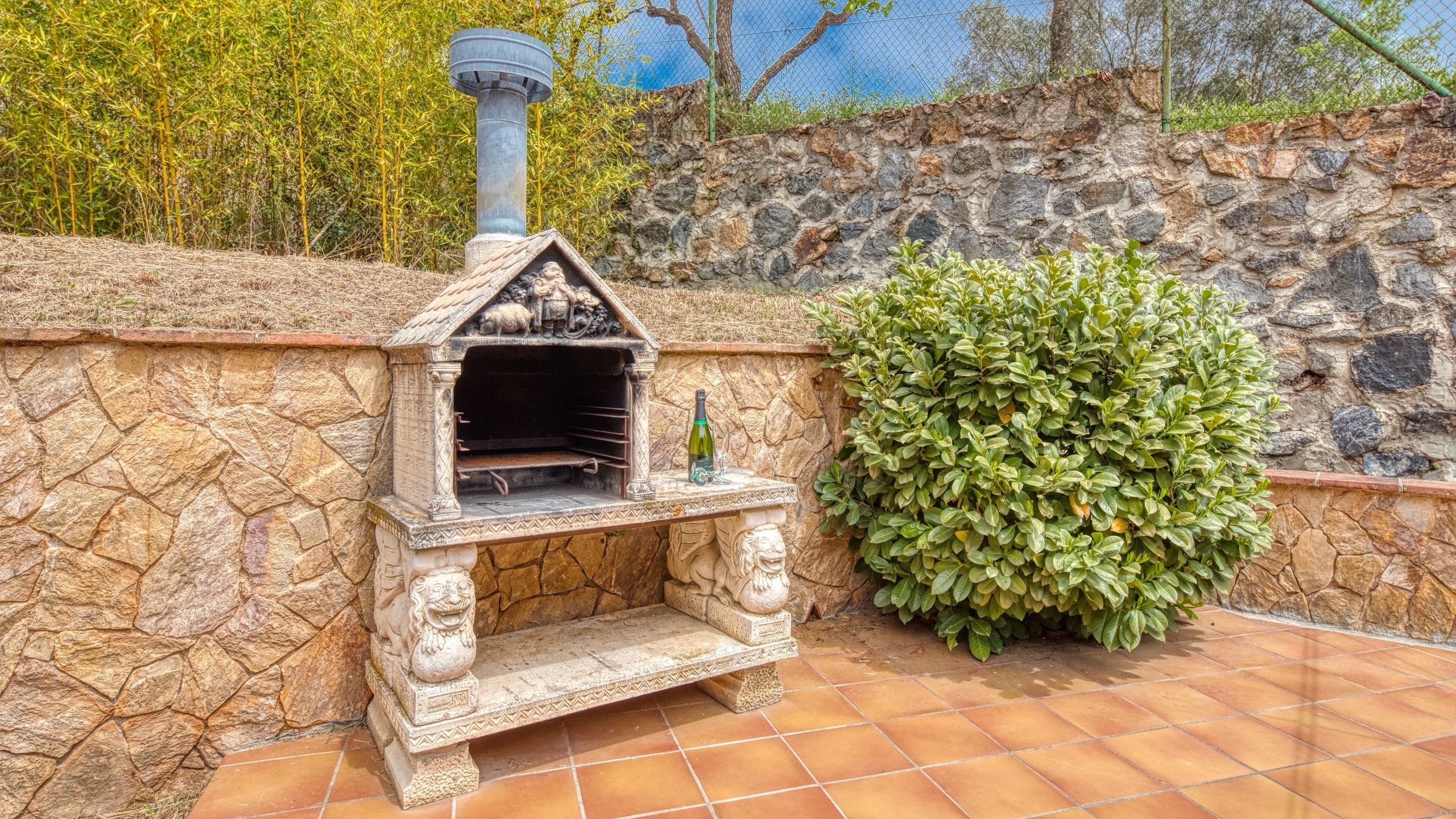 Holiday villas Costa Brava Spain - Villa Lloret - BBQ Area