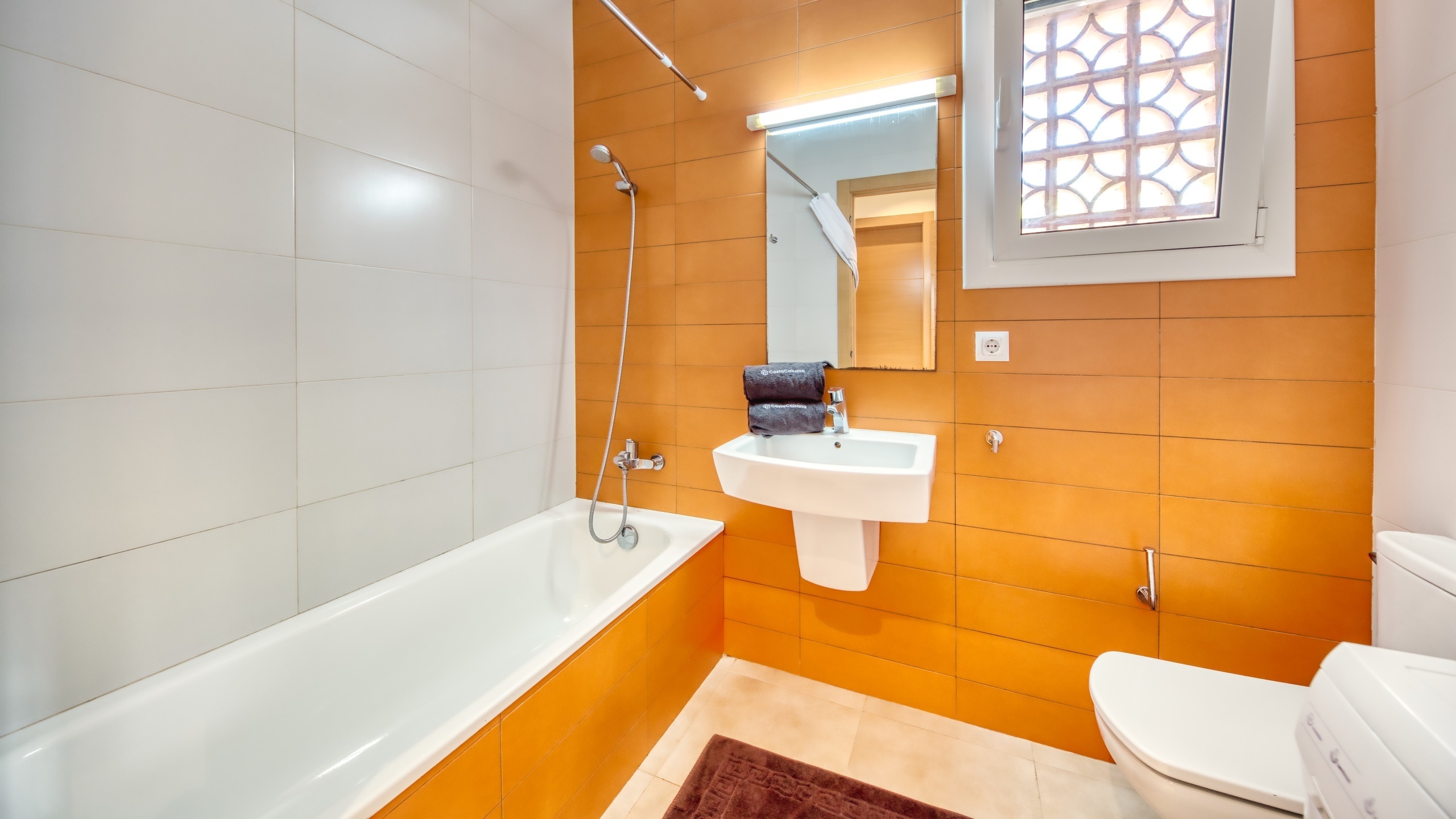 Holiday villas Costa Brava Spain - Villa Lloret - Bathroom