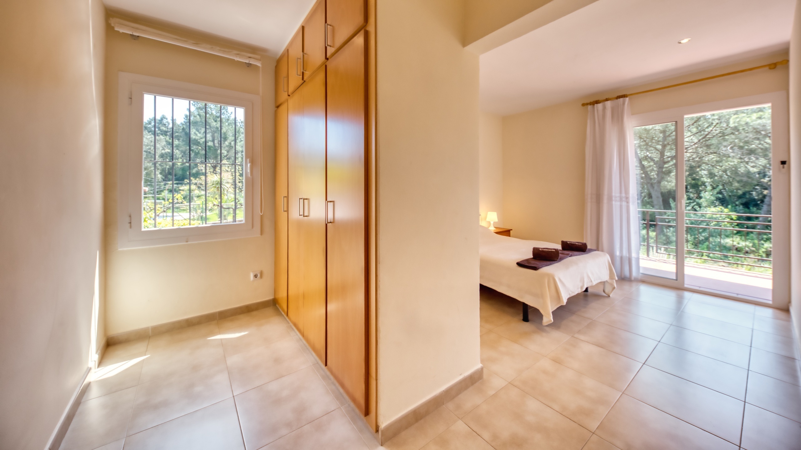 Holiday villas Costa Brava Spain - Villa Lloret - Master bedroom