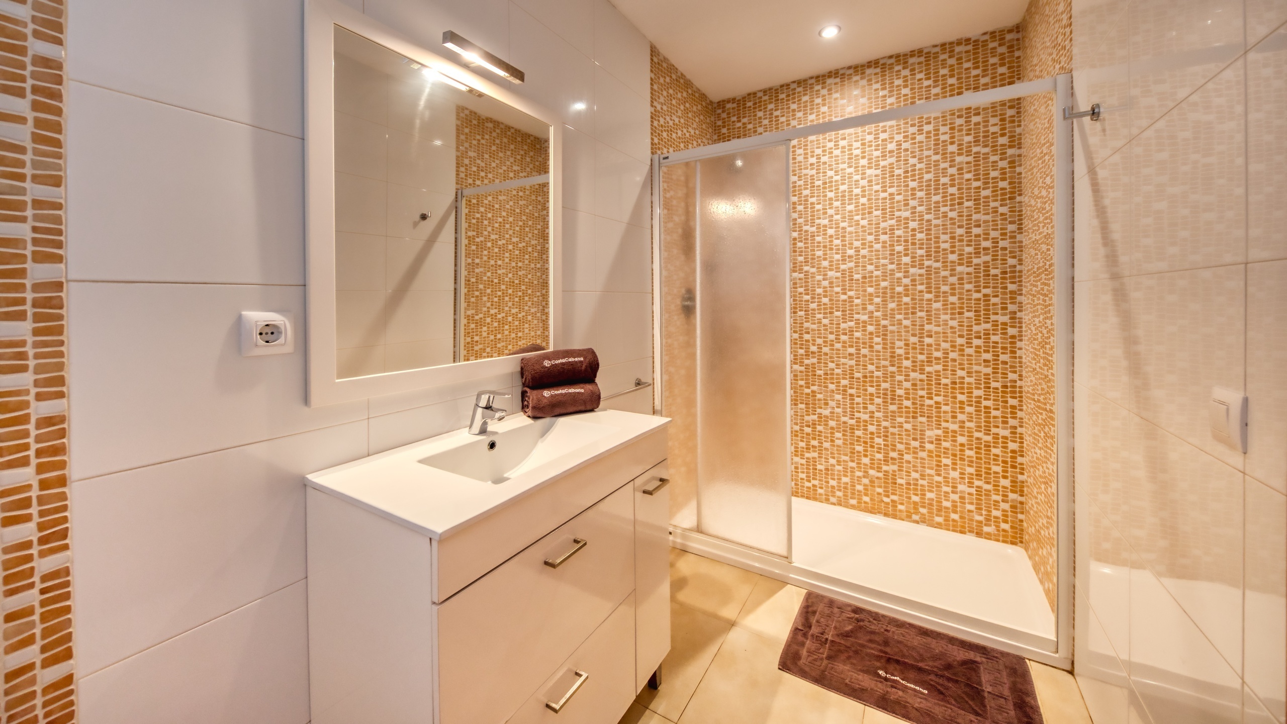 Holiday villas Costa Brava Spain - Villa Lloret - Bathroom