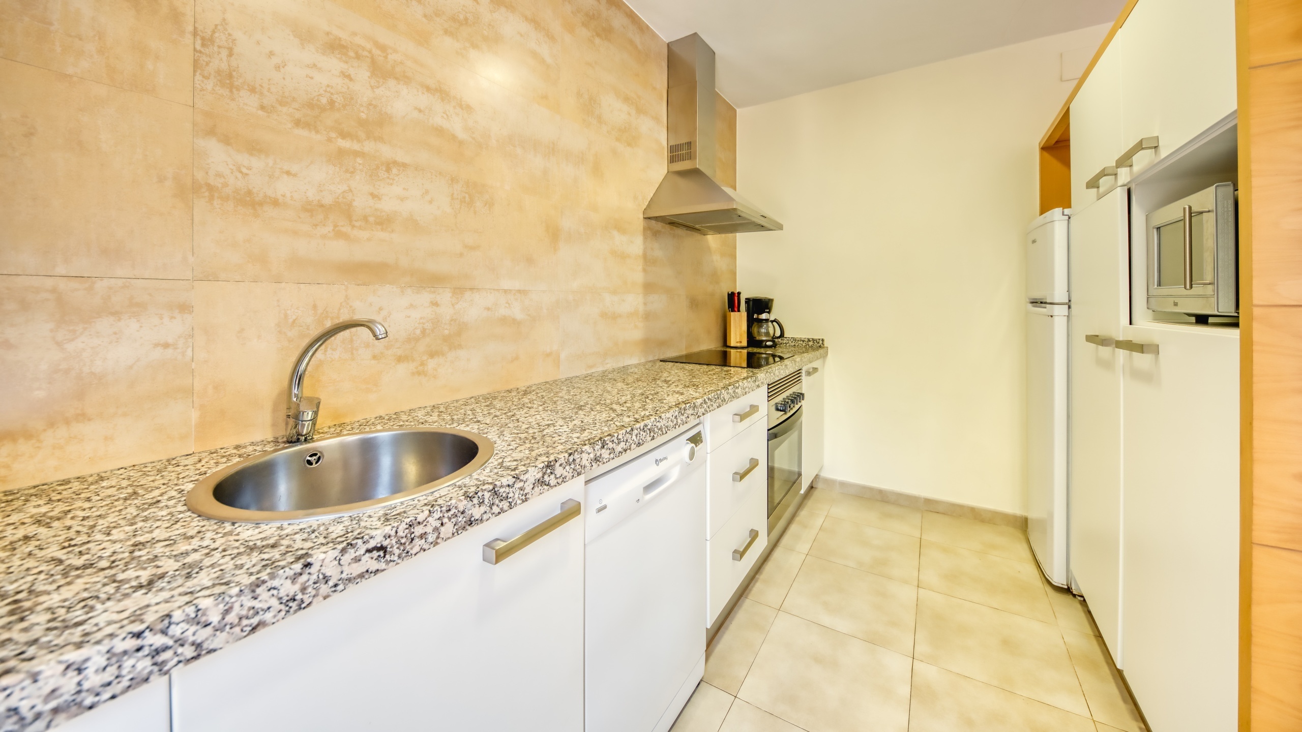 Holiday villas Costa Brava Spain - Villa Lloret - Kitchen