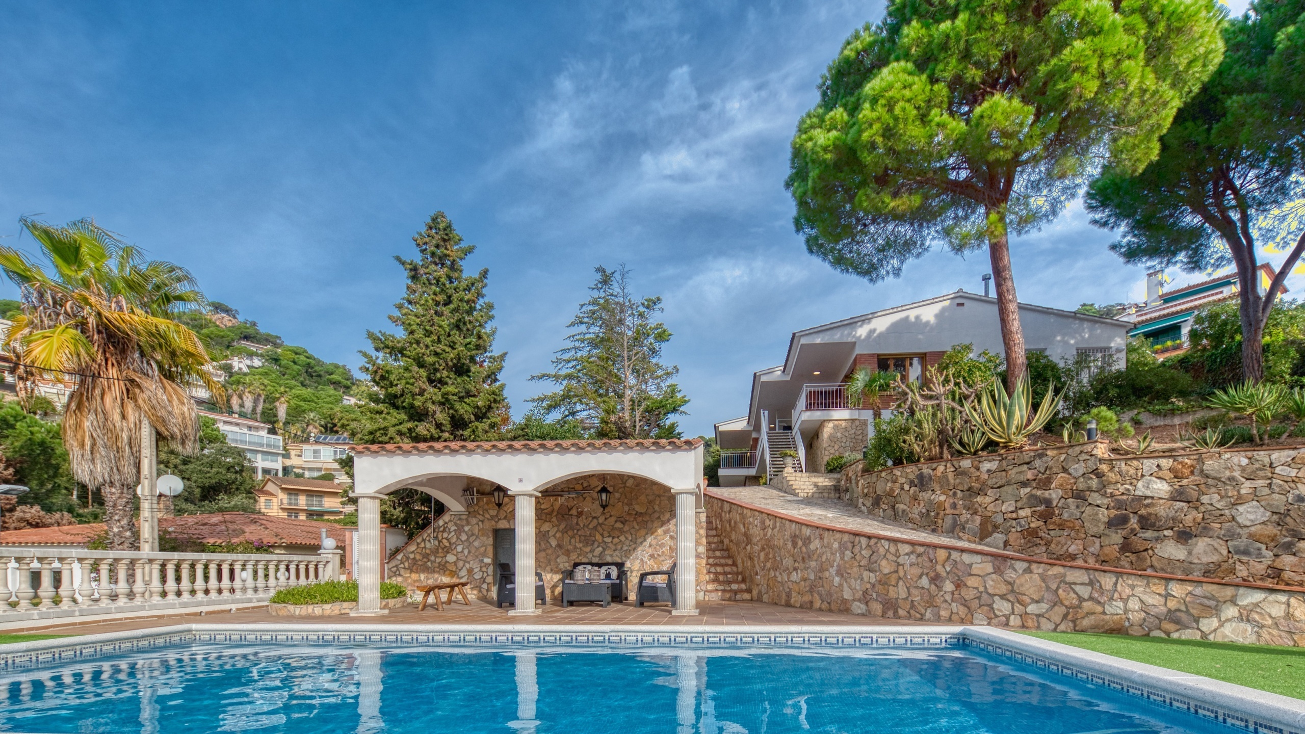 Holiday villas Costa Brava Spain - Villa Leonora - Swimming pool