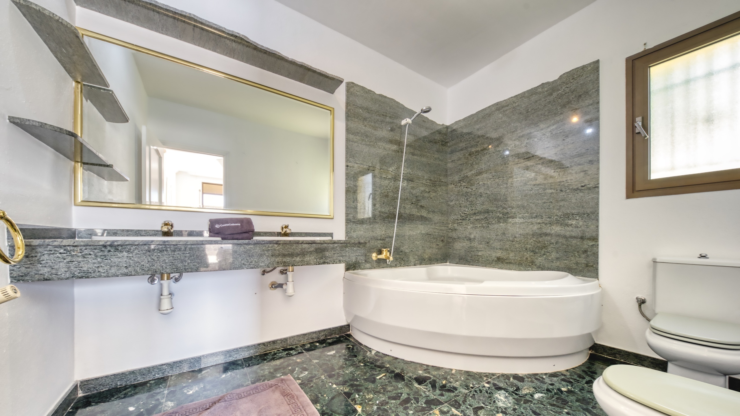 Holiday villas Costa Brava Spain - Villa Paris - Bathroom