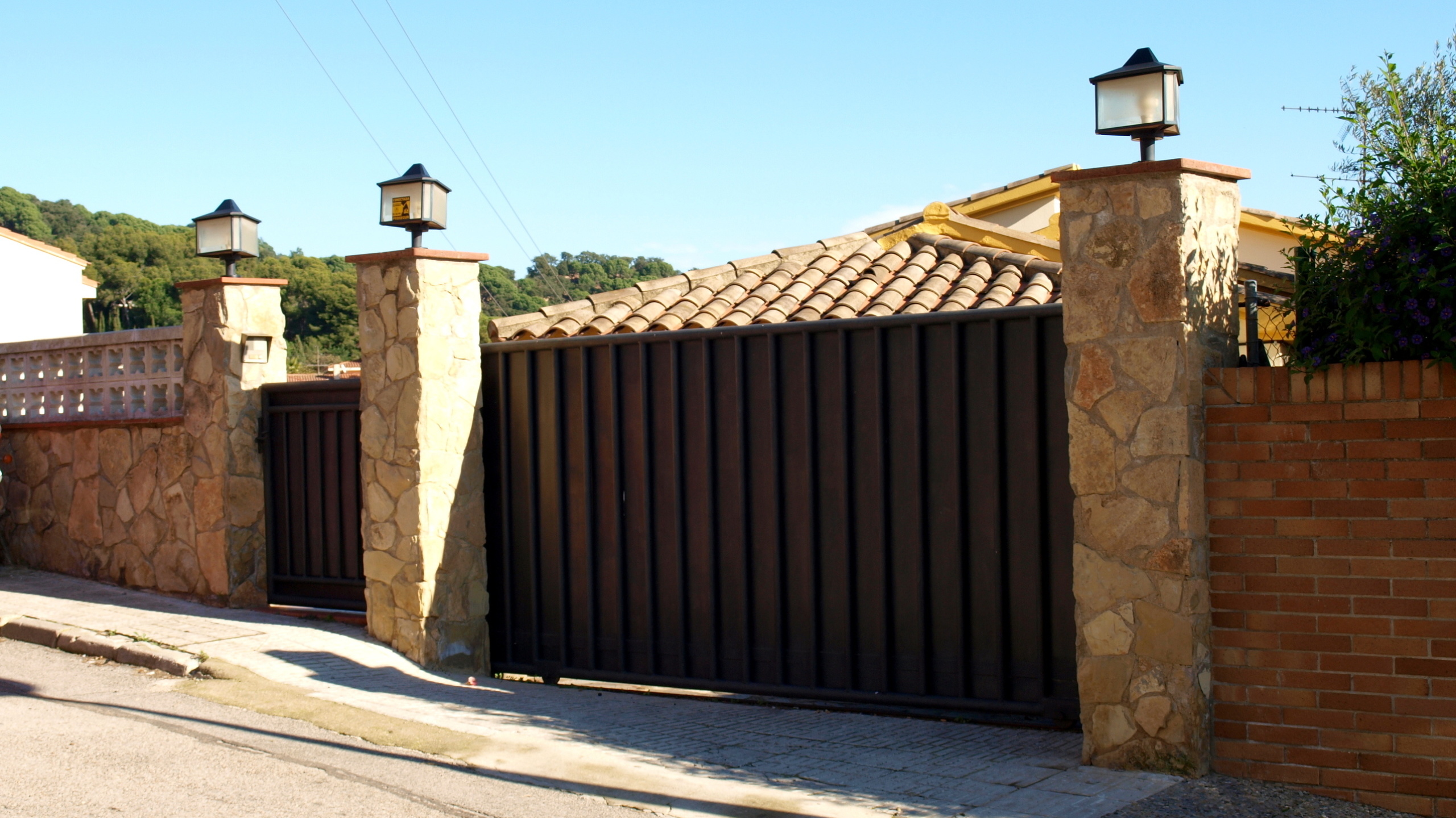 Holiday villas Costa Brava Spain - Villa Valentina - Street view arrival at property