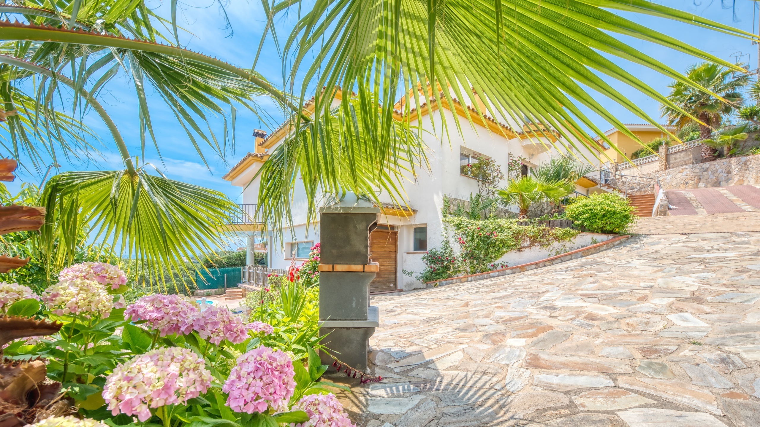 Holiday villas Costa Brava Spain - Villa Valentina - BBQ Area