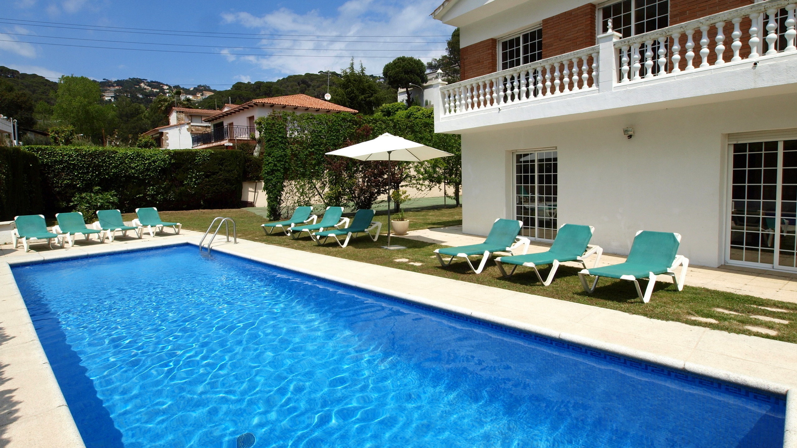 Holiday villas Costa Brava Spain - Villa Jade - Swimming pool