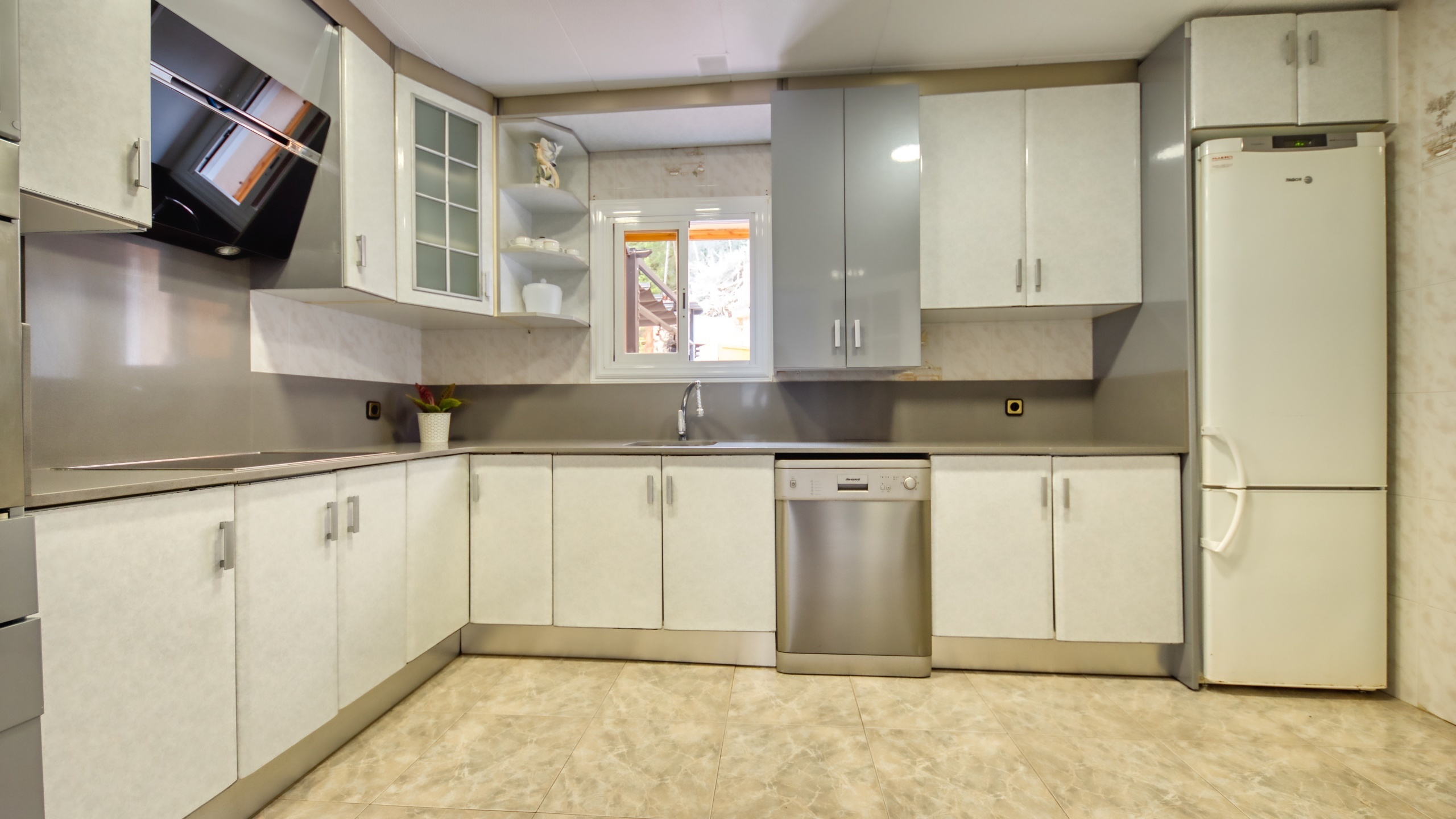 Holiday villas Costa Brava Spain - Villa Sarai - Kitchen