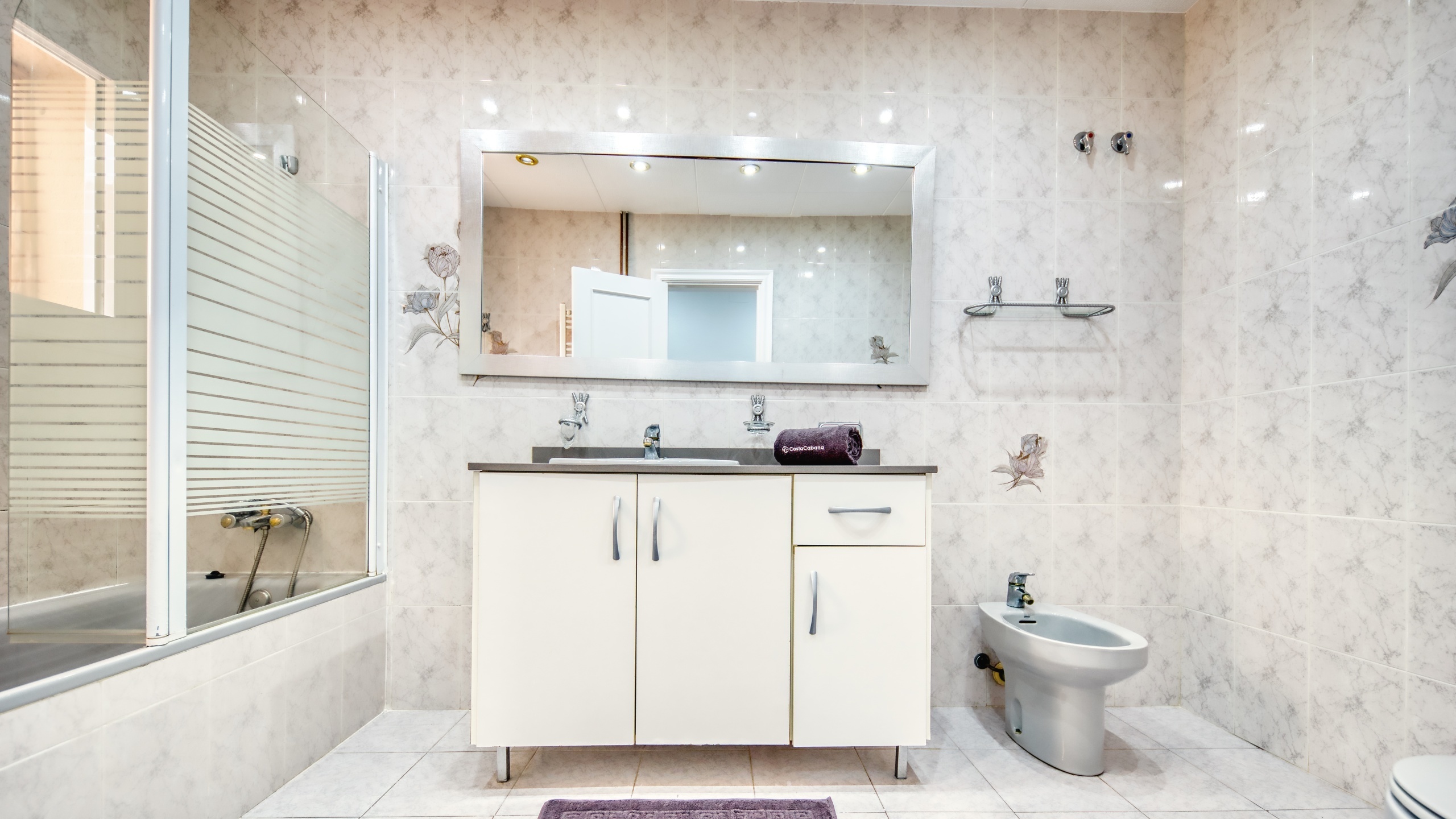 Holiday villas Costa Brava Spain - Villa Sarai - Bathroom