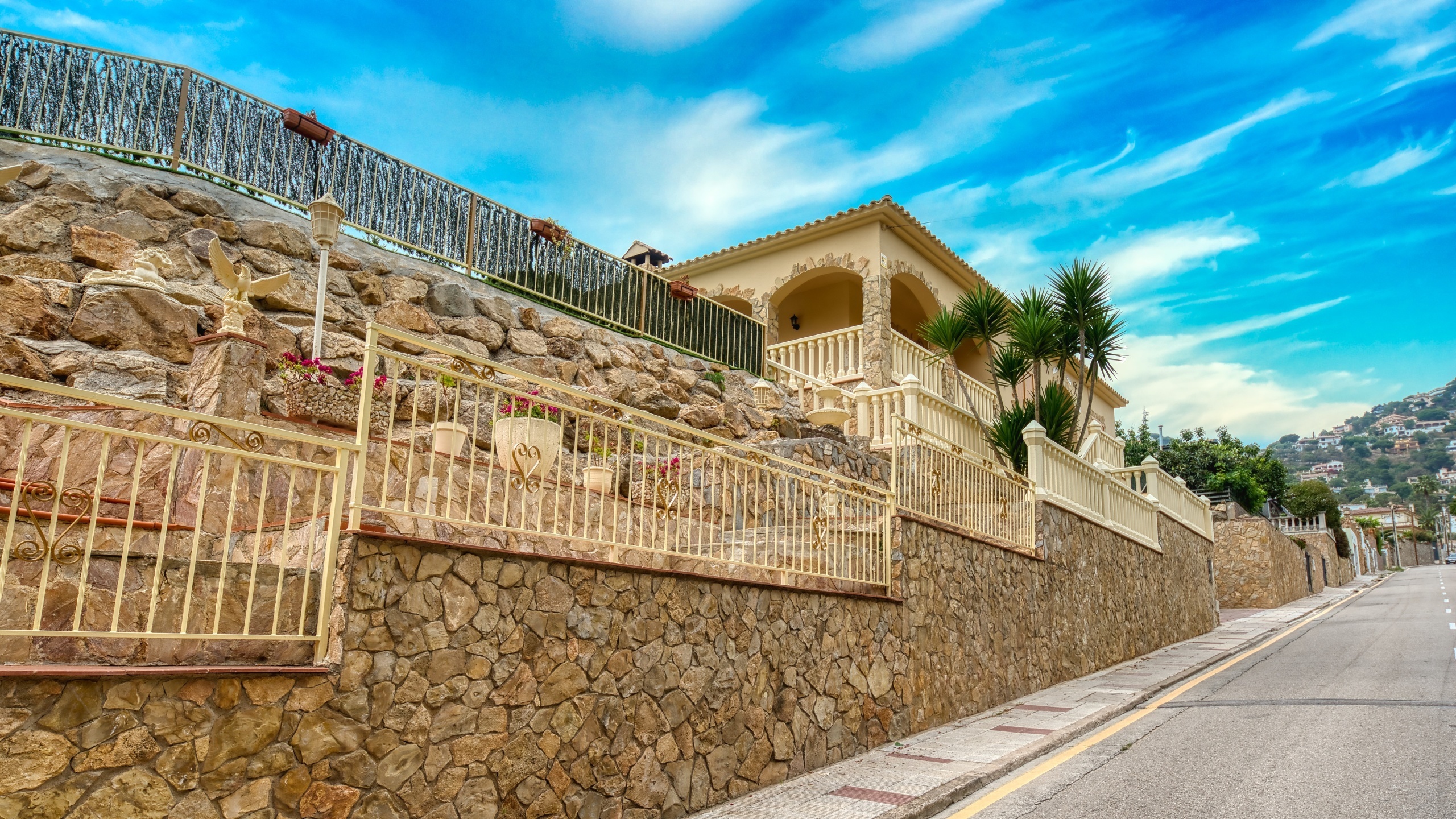 Holiday villas Costa Brava Spain - Villa Sarai - Street view arrival at property