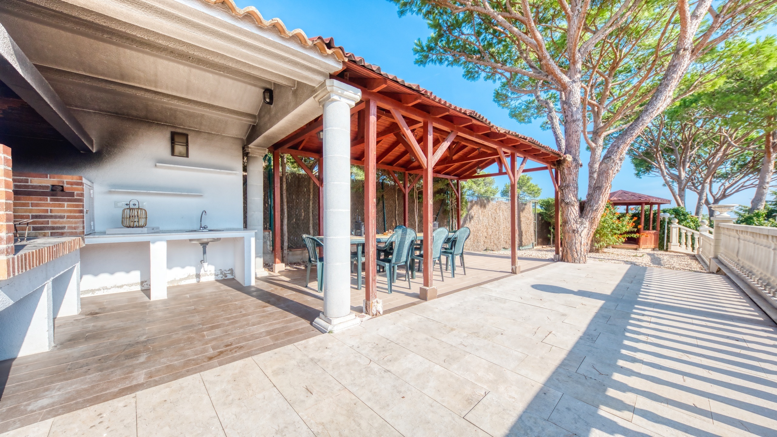 Holiday villas Costa Brava Spain - Villa PrimaDonna - BBQ Area