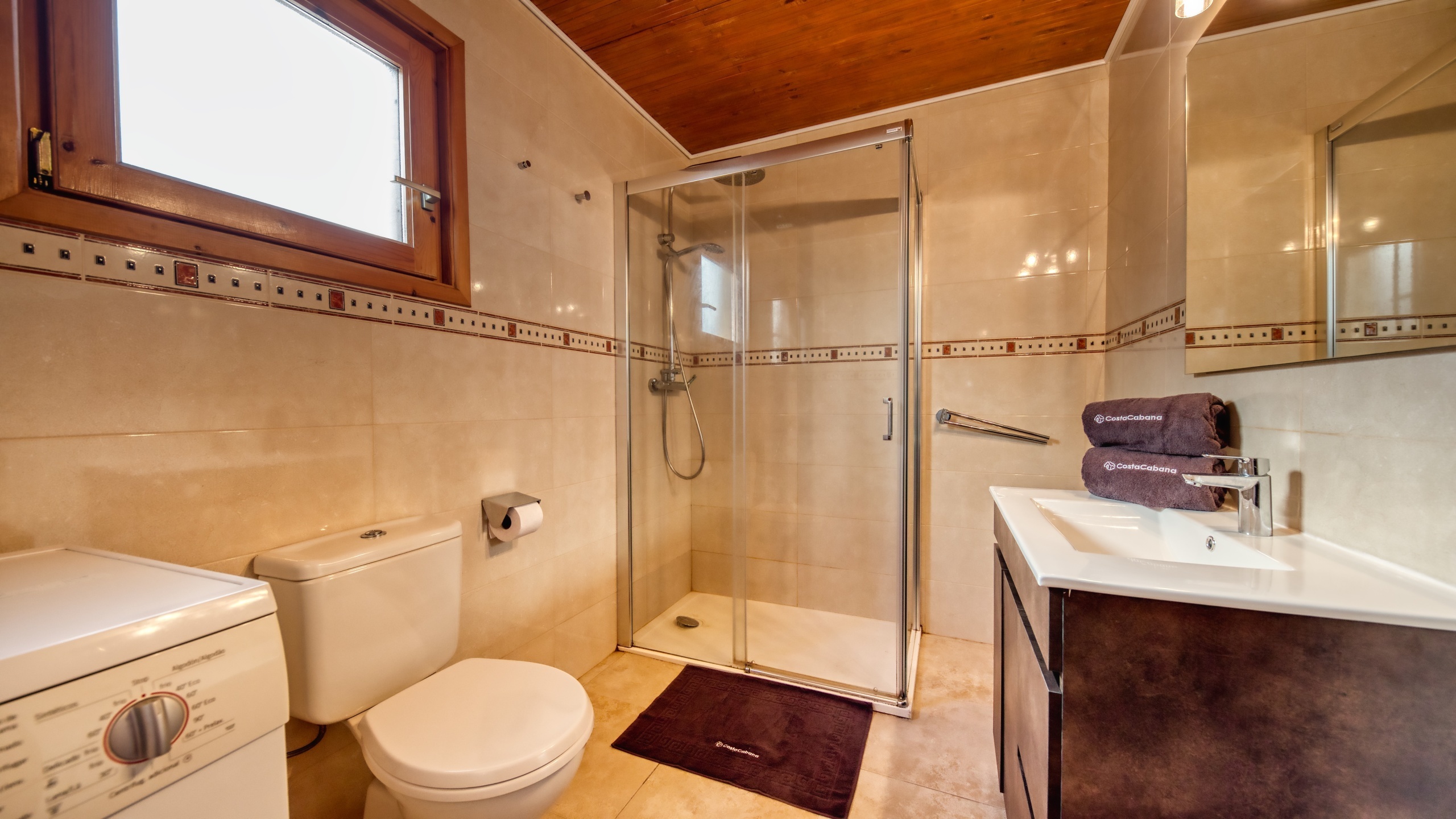Holiday villas Costa Brava Spain - Villa PrimaDonna - Bathroom