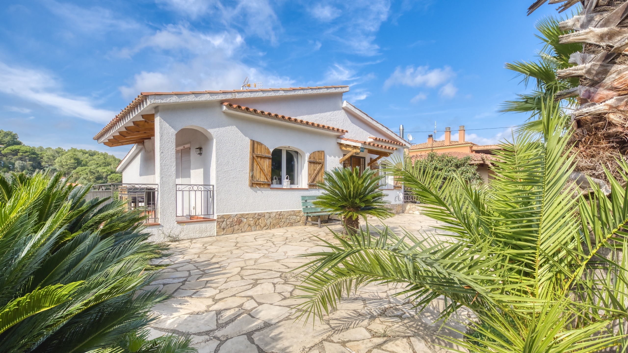 Holiday villas Costa Brava Spain - Villa Nicky - Street view arrival at property
