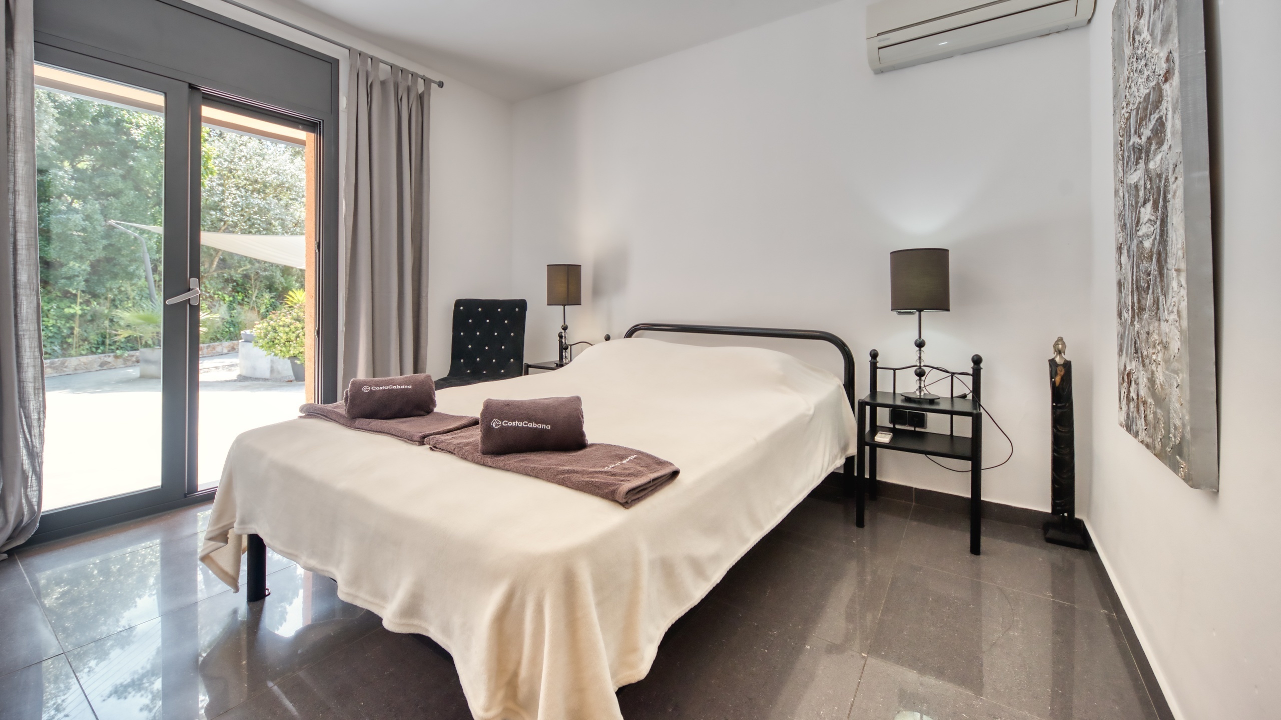 Holiday villas Costa Brava Spain - Villa Olivia - Bedroom