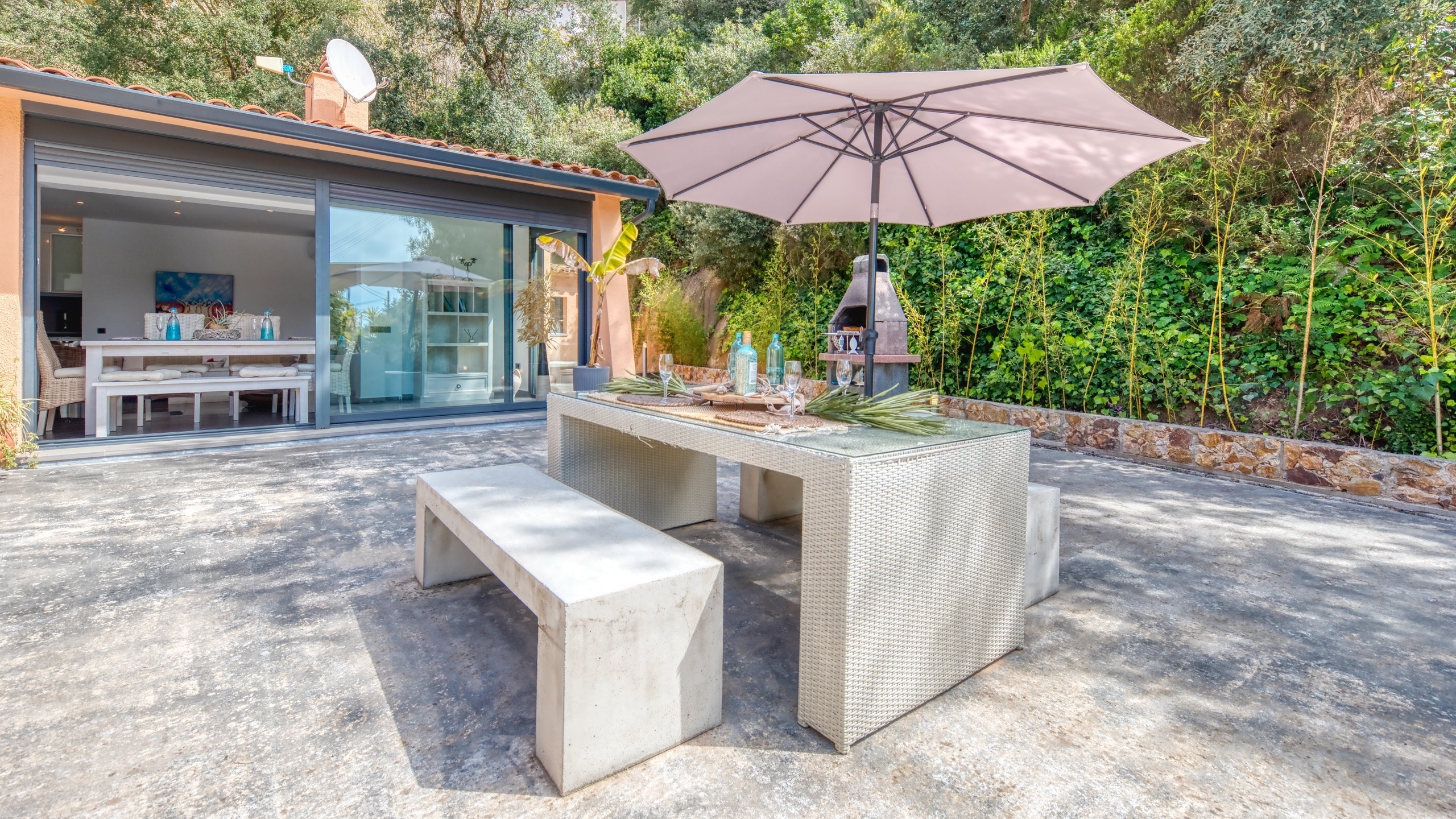 Holiday villas Costa Brava Spain - Villa Olivia - BBQ Area