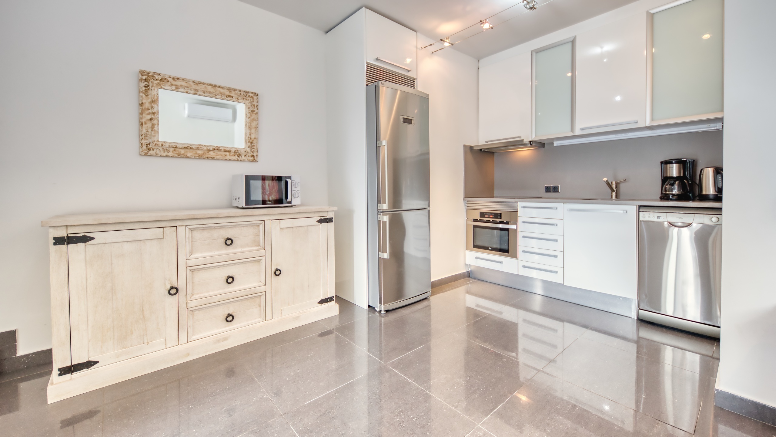 Holiday villas Costa Brava Spain - Villa Olivia - Kitchen