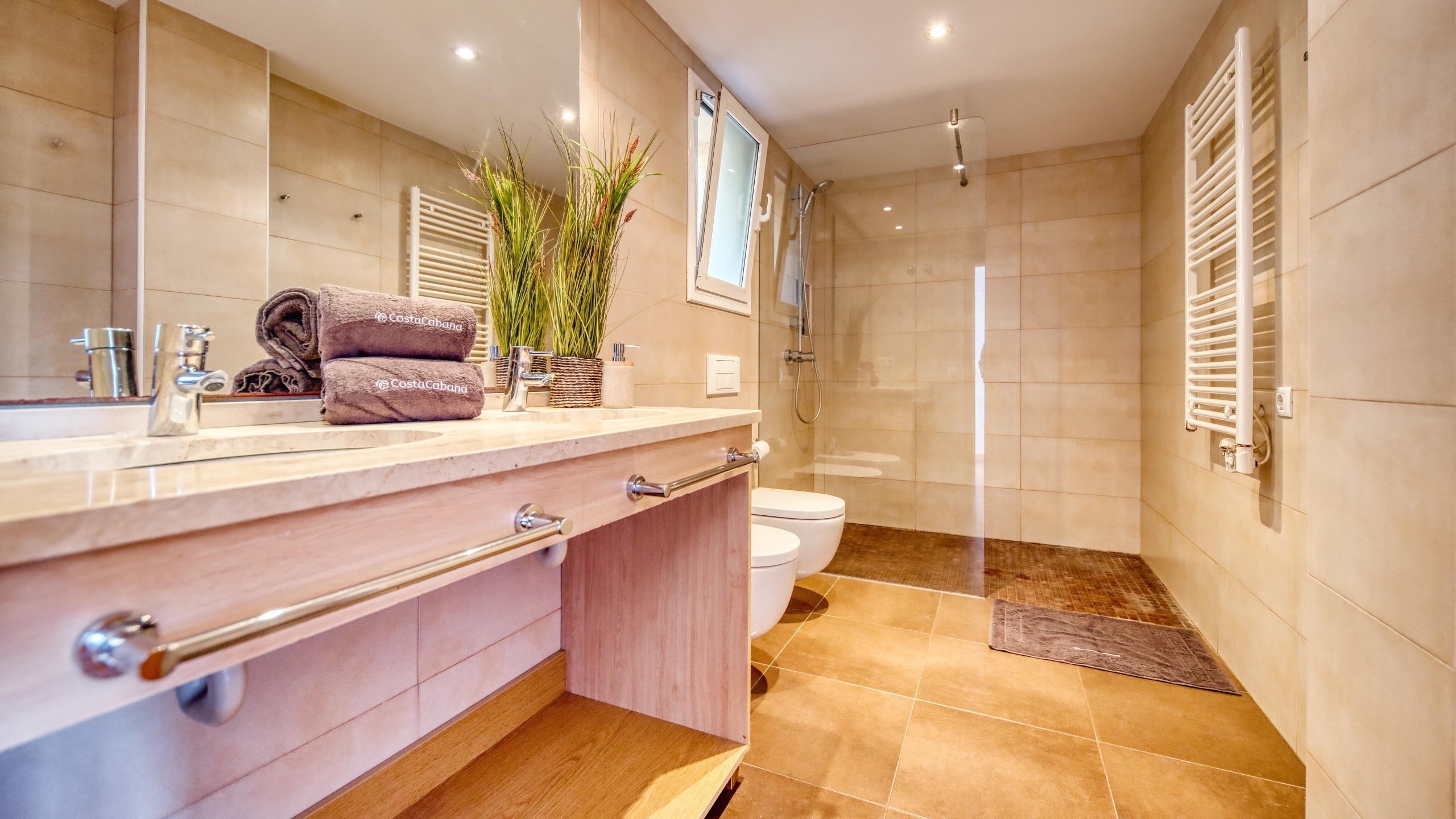Holiday villas Costa Brava Spain - Villa Santa Cristina - Bathroom