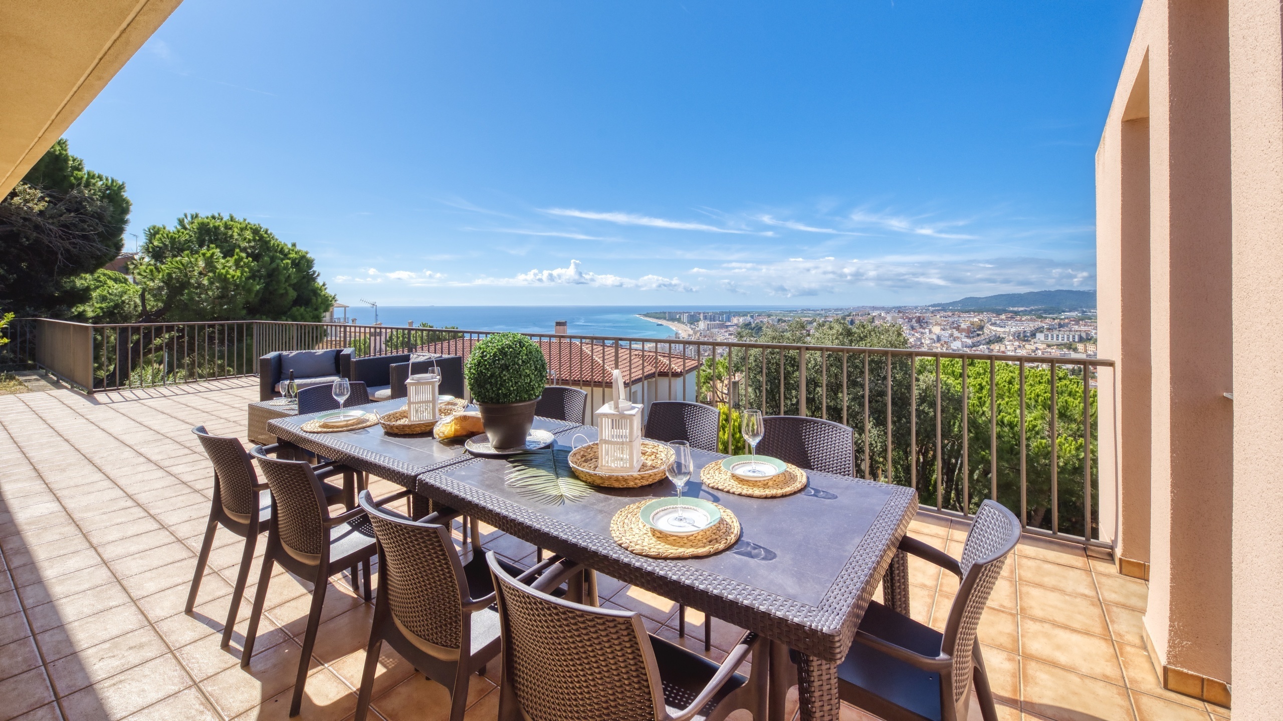 Holiday villas Costa Brava Spain - Villa Mauri - Dining area