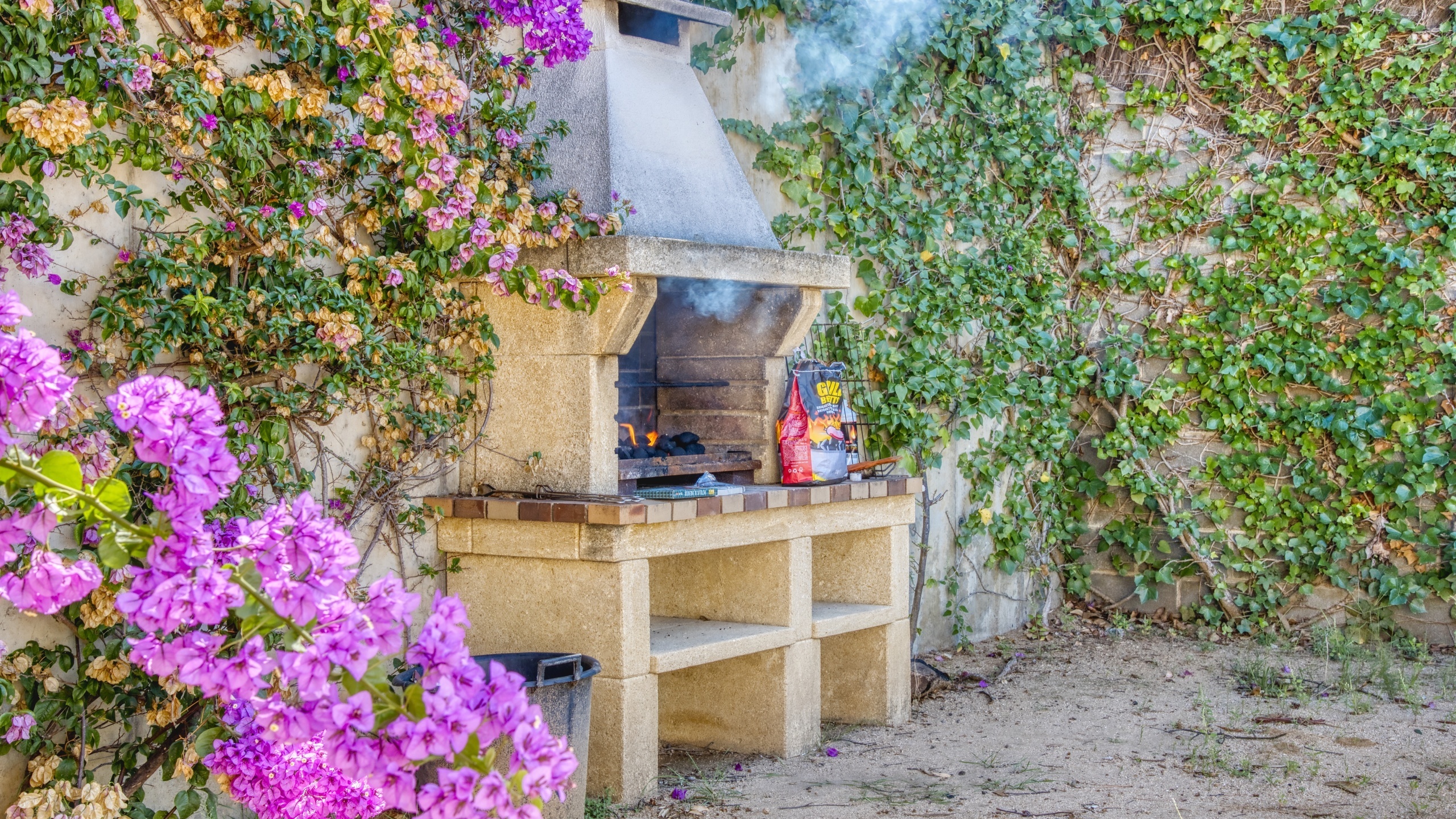 Holiday villas Costa Brava Spain - Villa Mauri - BBQ Area