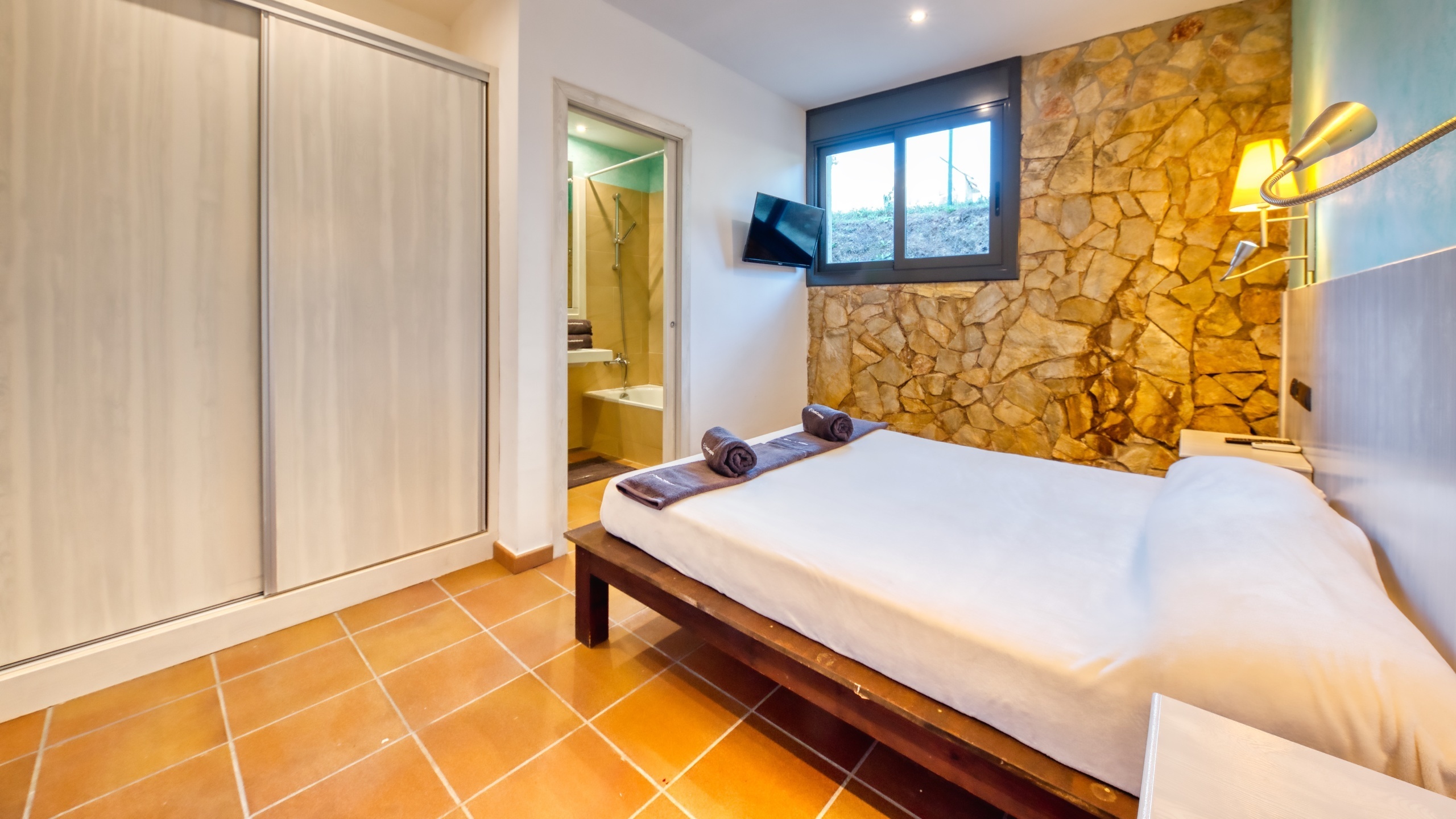 Holiday villas Costa Brava Countryside Spain - Villa Can Bernardi - Bedroom