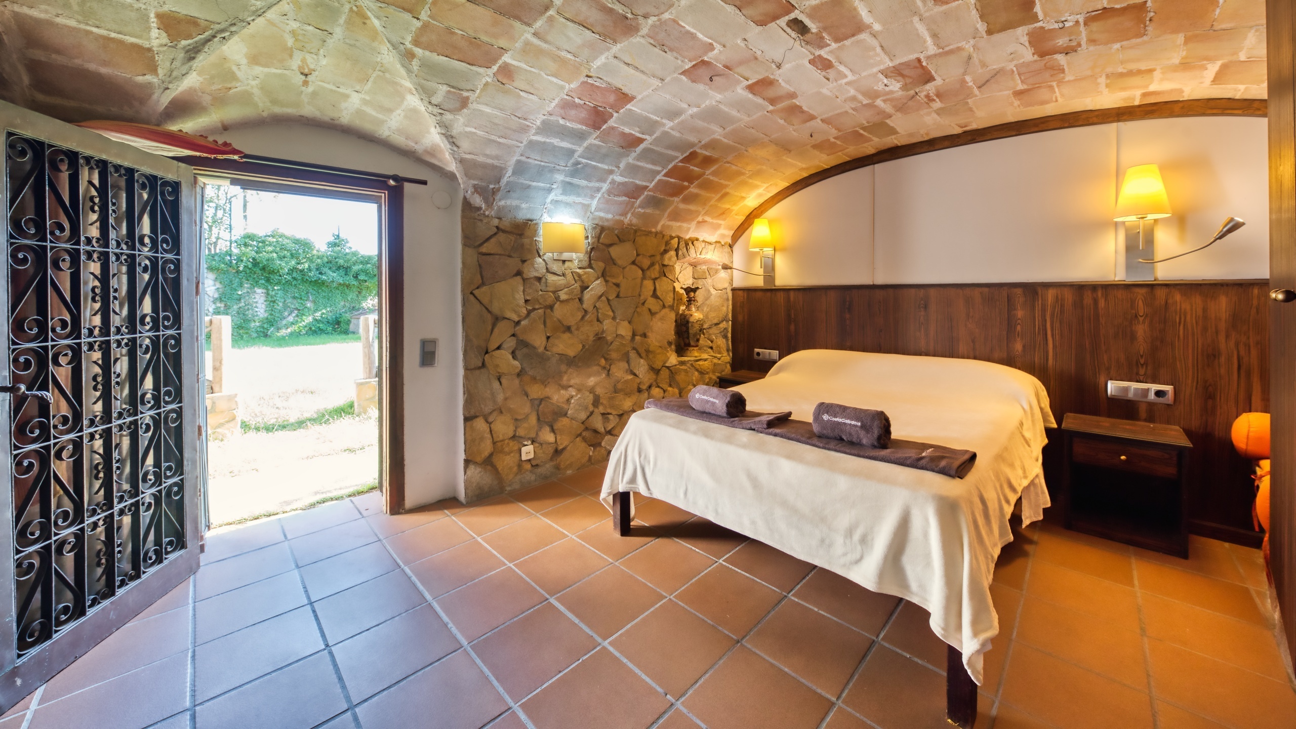 Holiday villas Costa Brava Countryside Spain - Villa Can Bernardi - Bedroom