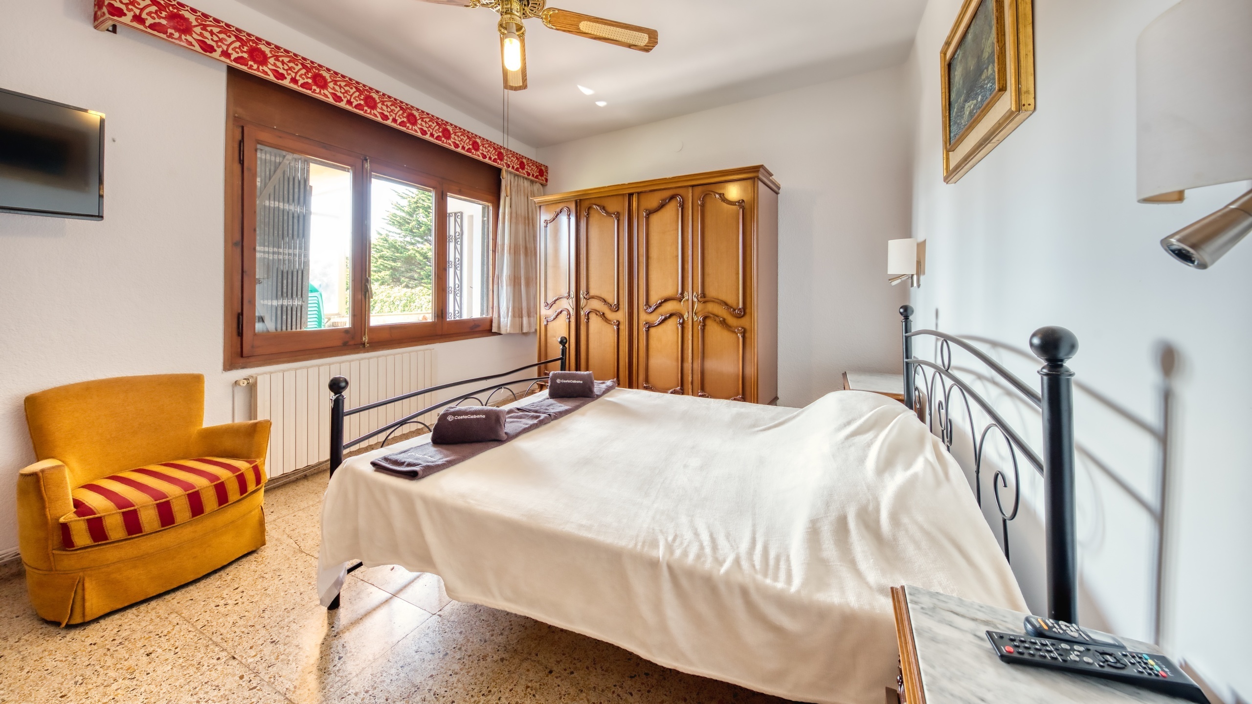 Holiday villas Costa Brava Countryside Spain - Villa Can Bernardi - Bedroom