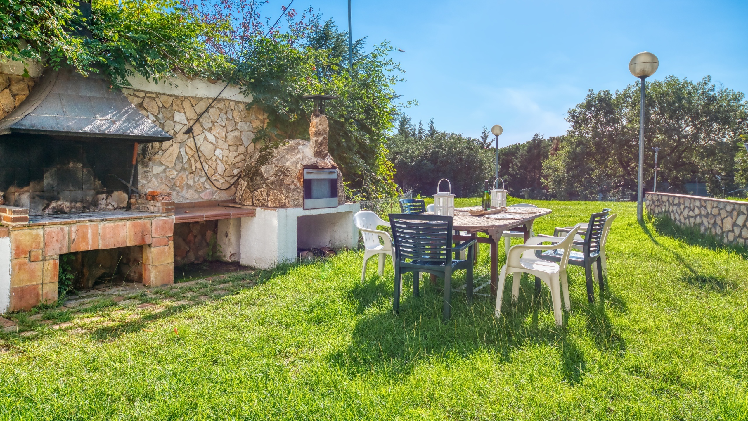 Holiday villas Costa Brava Countryside Spain - Villa Can Bernardi - BBQ Area