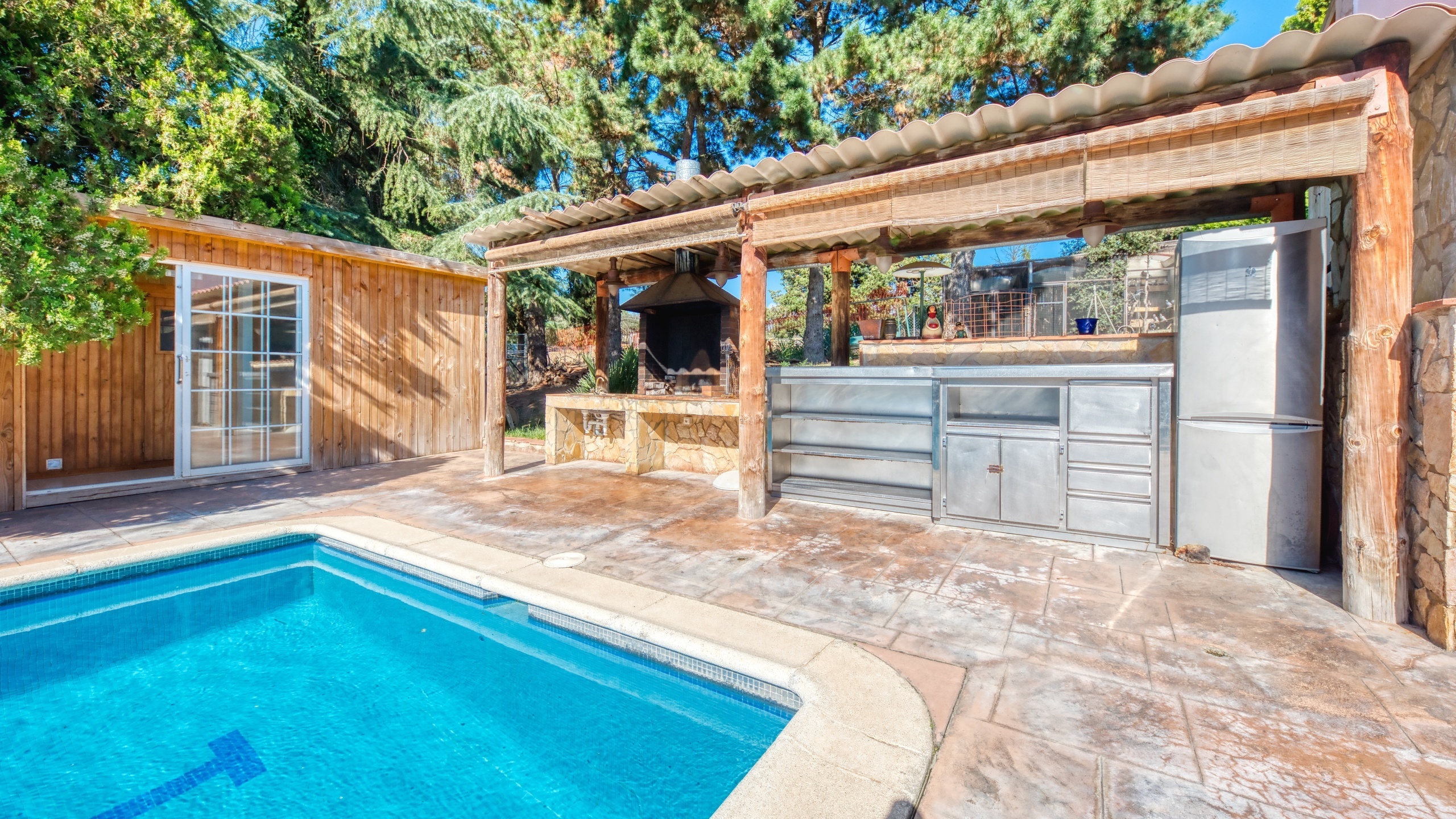 Holiday villas Costa Brava Countryside Spain - Villa Can Bernardi - BBQ Area