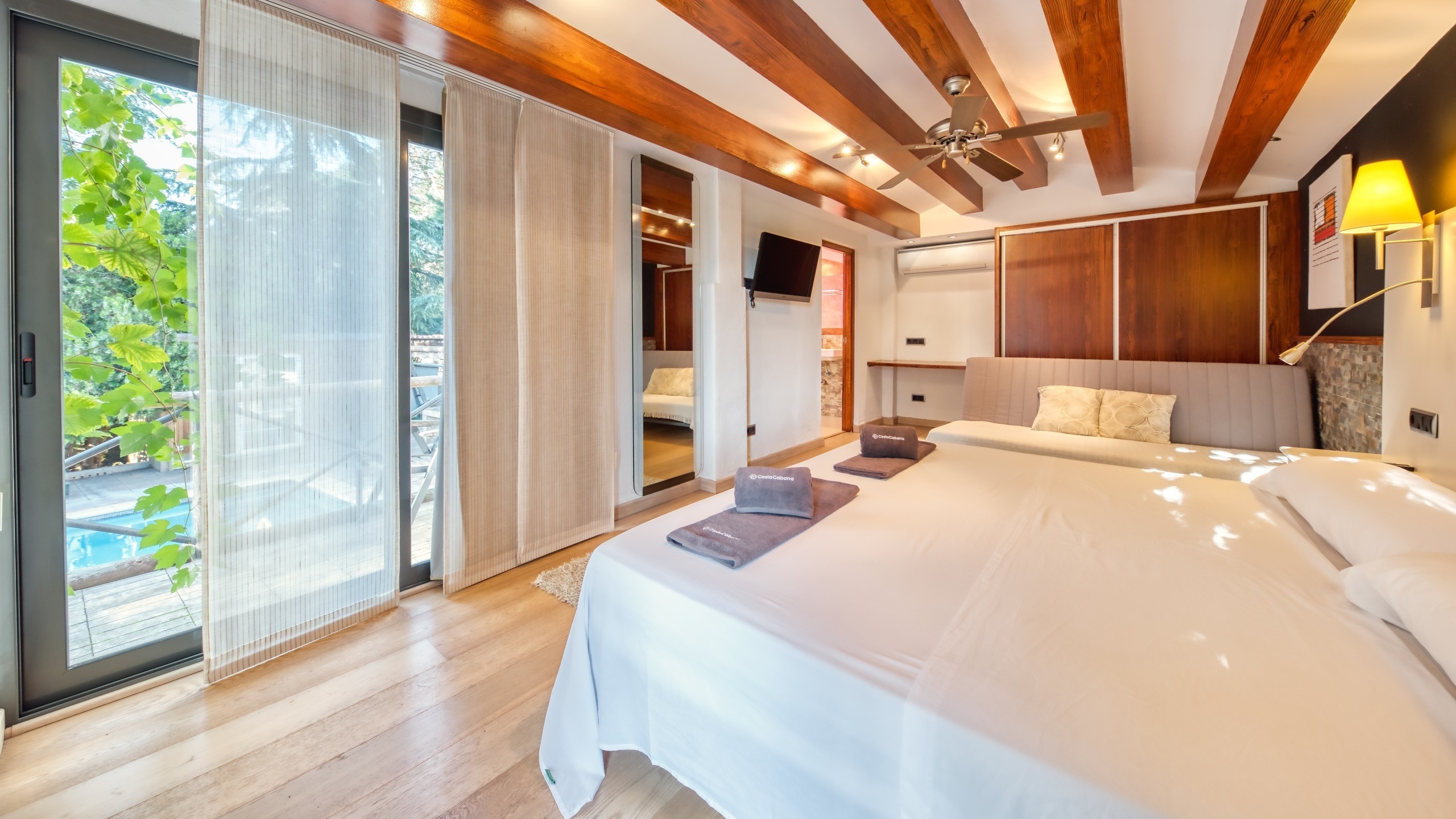 Holiday villas Costa Brava Countryside Spain - Villa Can Bernardi - Master bedroom