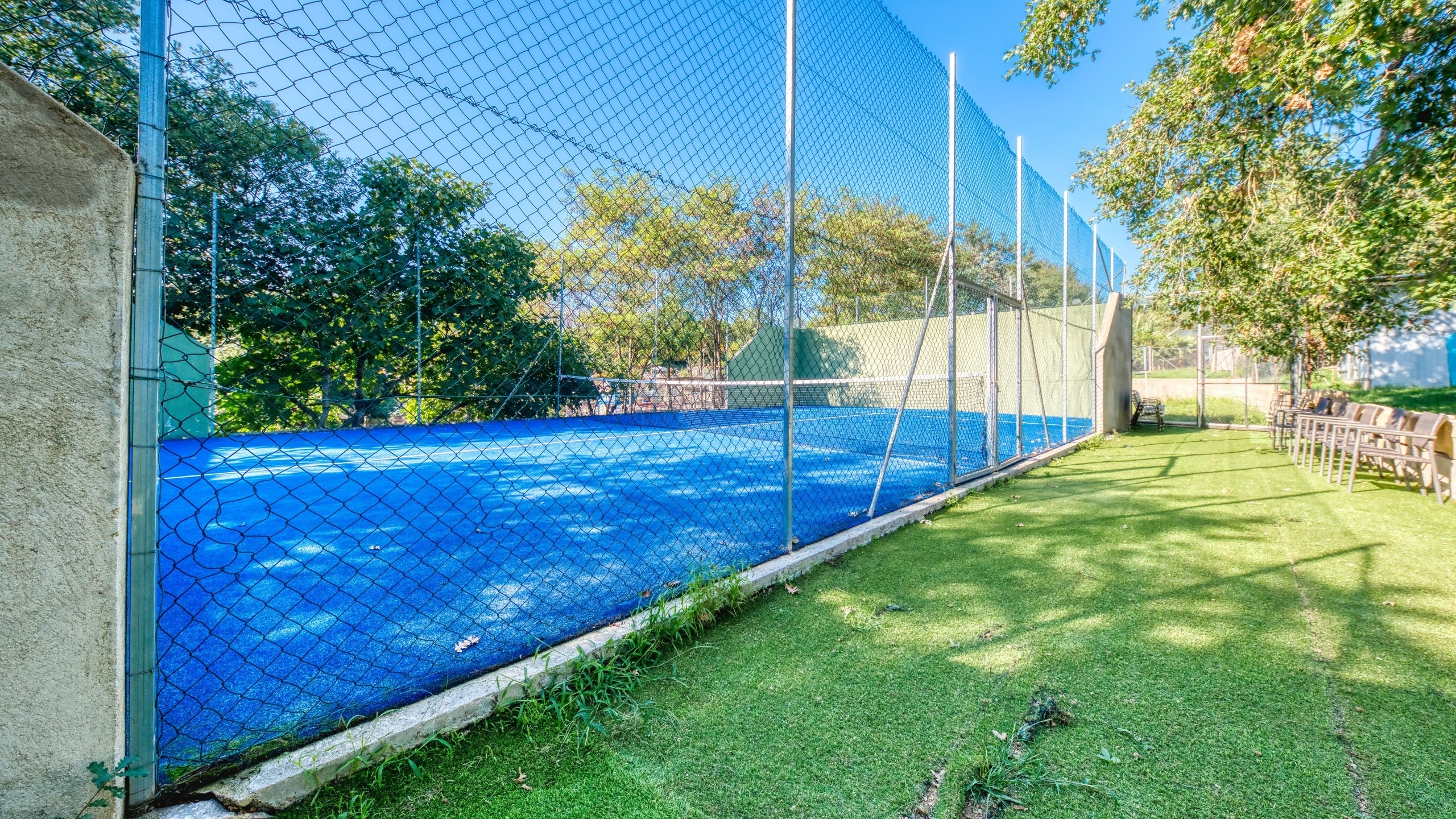 Holiday villas Costa Brava Countryside Spain - Villa Can Bernardi - Tennis court