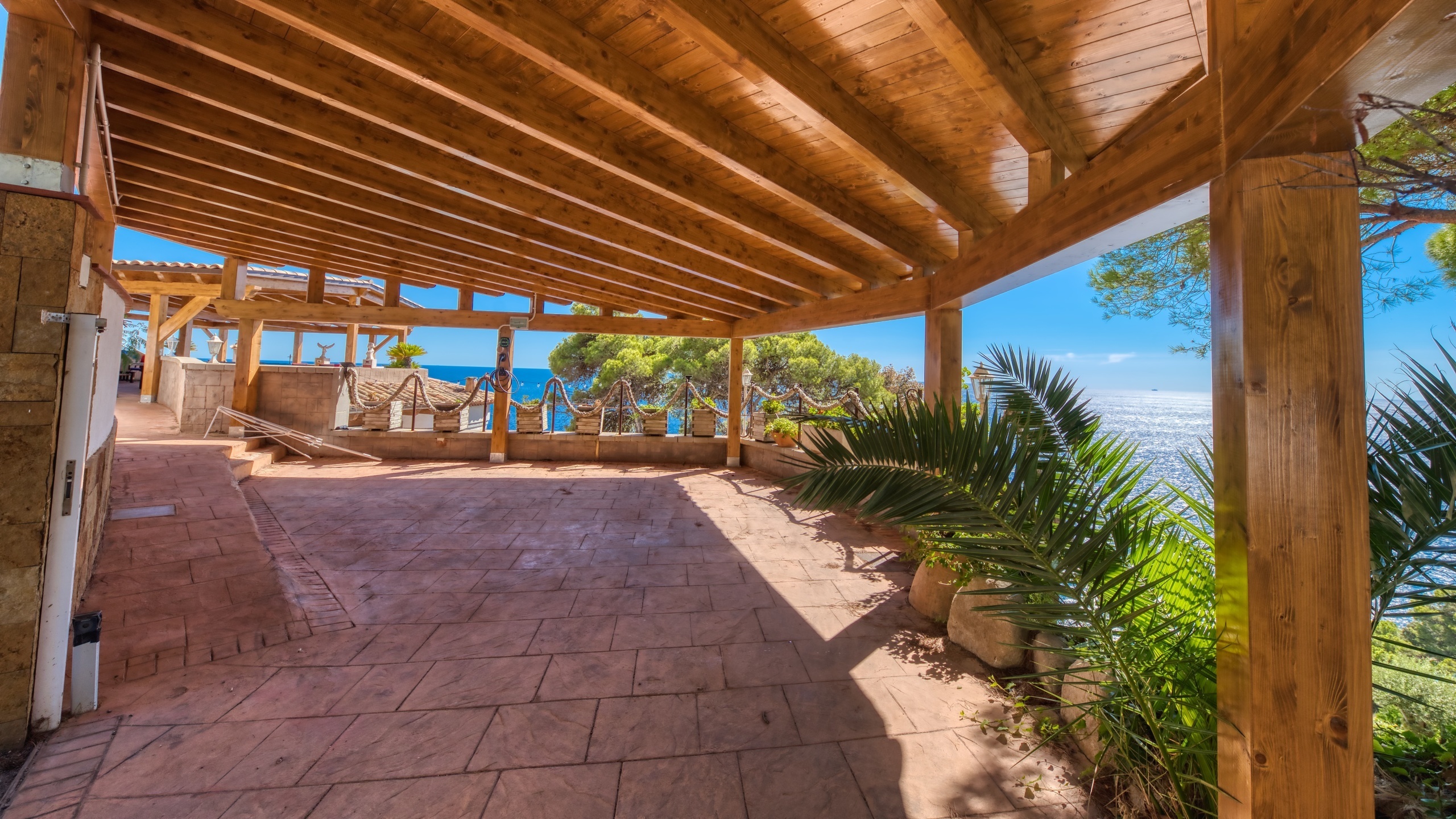 Holiday villas Costa Brava Spain - Villa Infinity - Parking