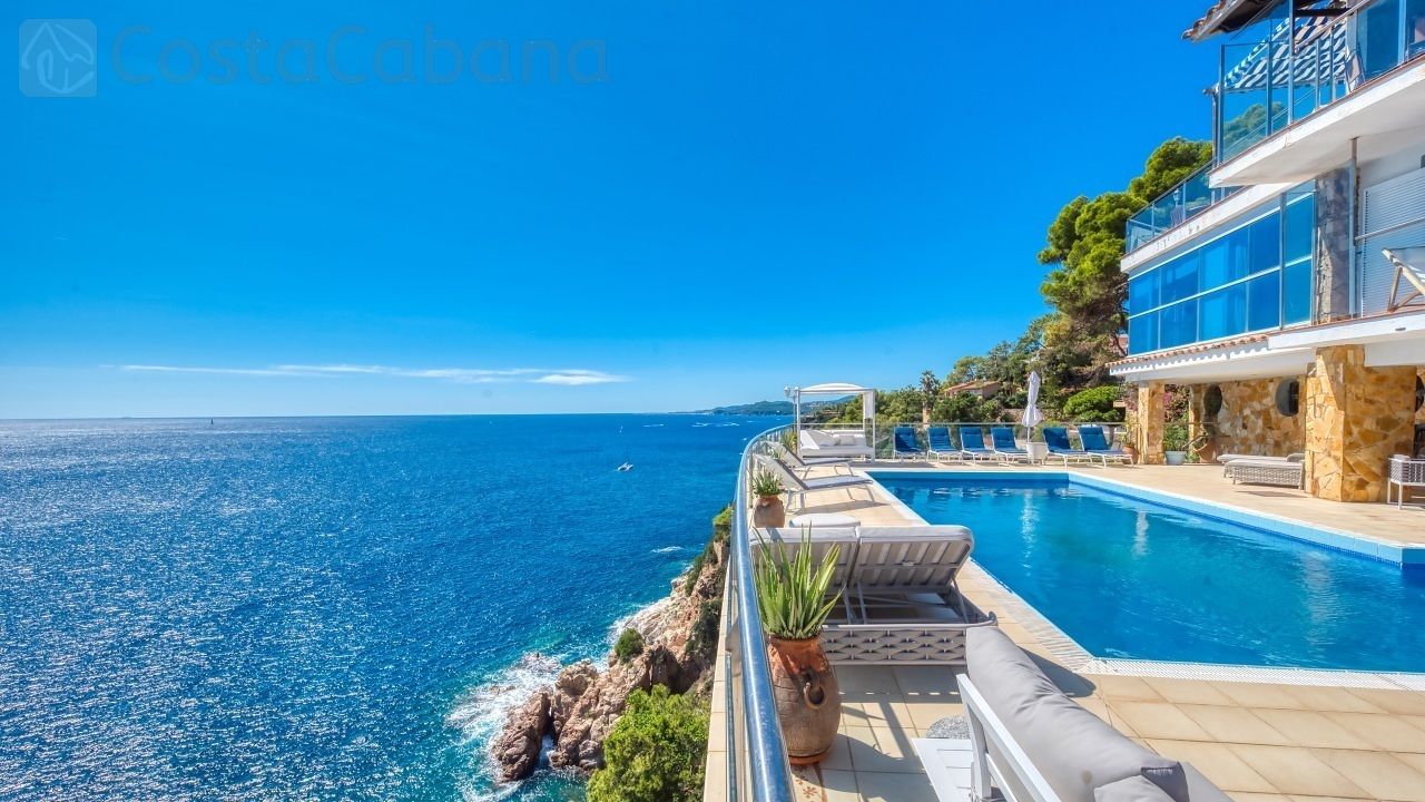 Holiday villas - Costa Brava - Spain - Villa Infinity - Swimming pool
