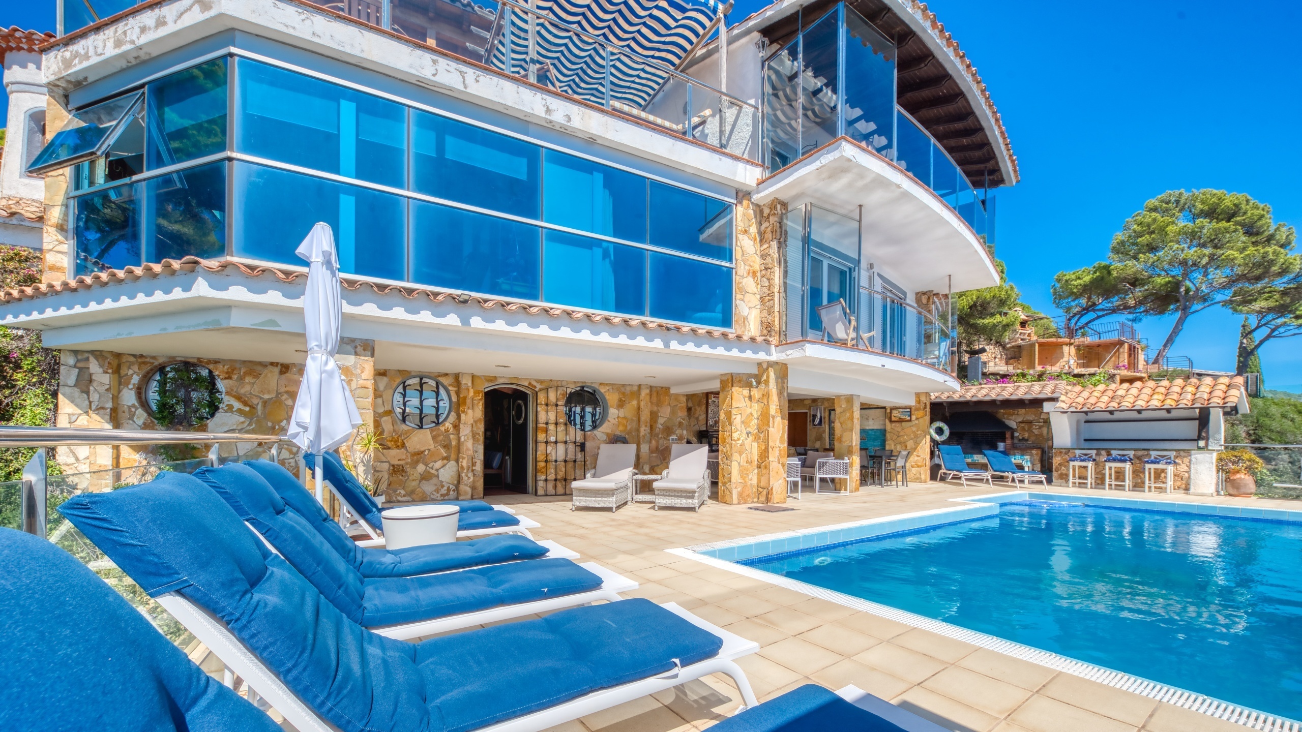 Holiday villas Costa Brava Spain - Villa Infinity - Villa outside